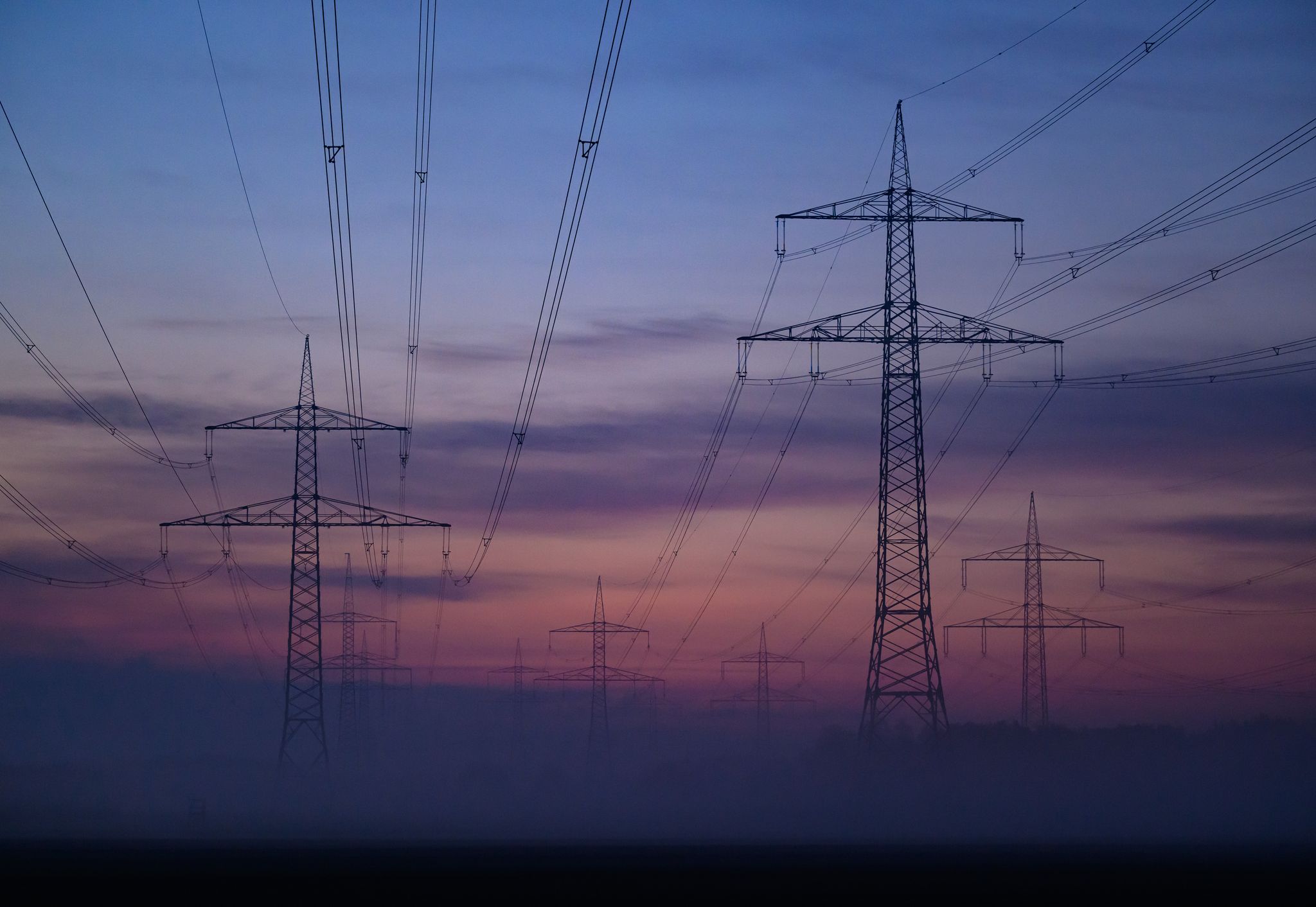 Freileitungen sind günstiger als Erdkabel. (Symbolbild)