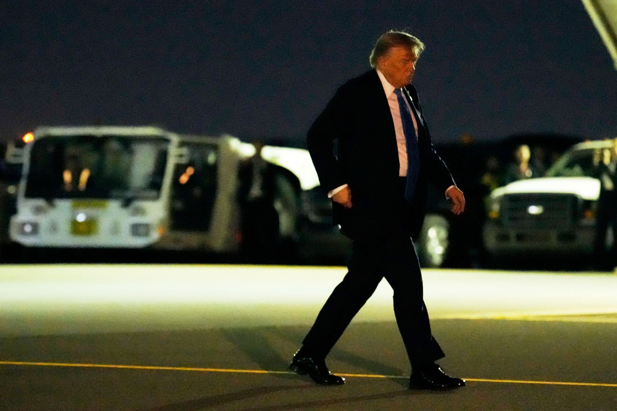Donald Trump stößt seinen französischen Amtskollegen Macron mit einer Nachricht kurz nach der Abreise vom G7-Gipfel vor den Kopf.