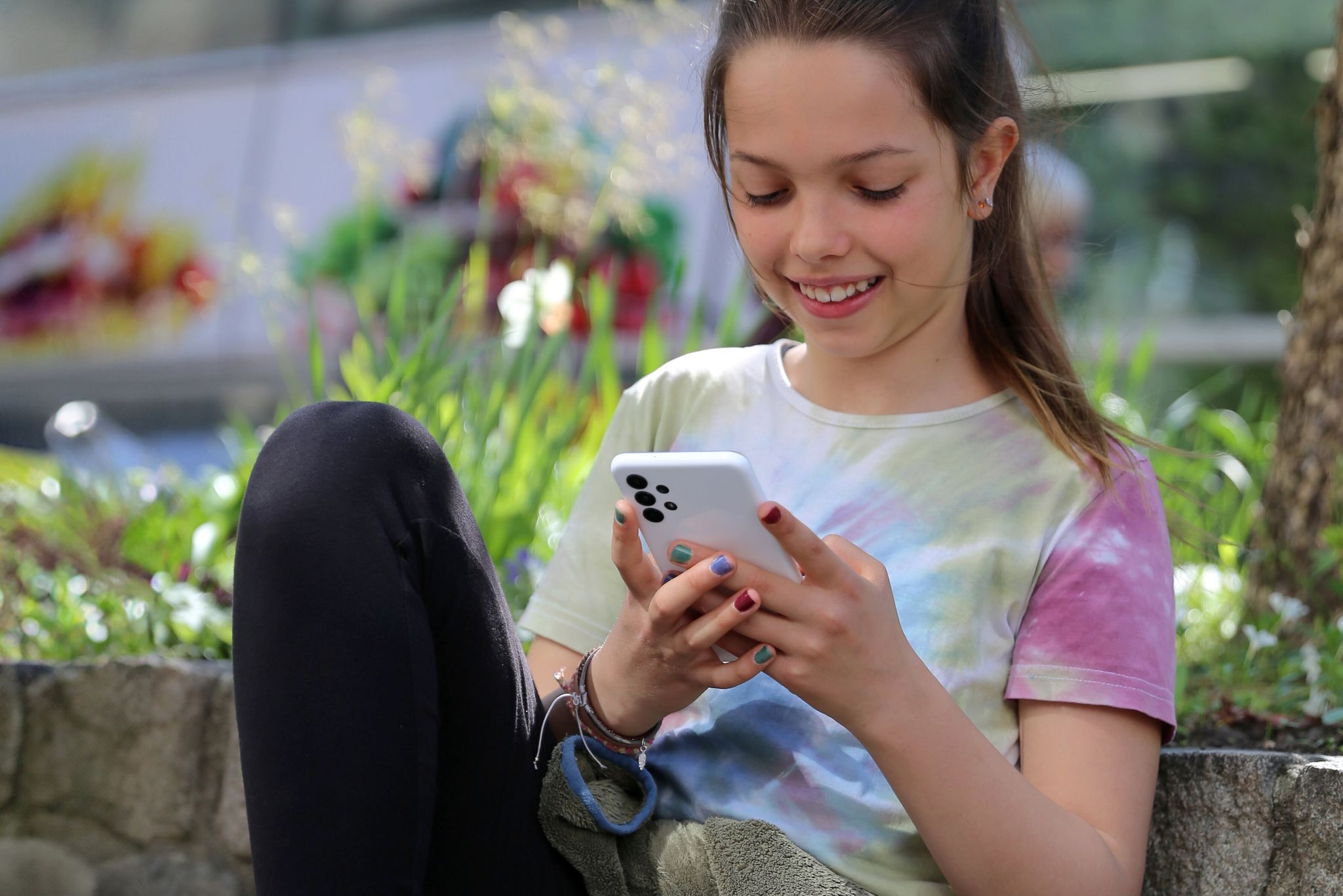 Medienexperten empfehlen den Smartphone-Einstieg frühestens mit elf bis zwölf Jahren.