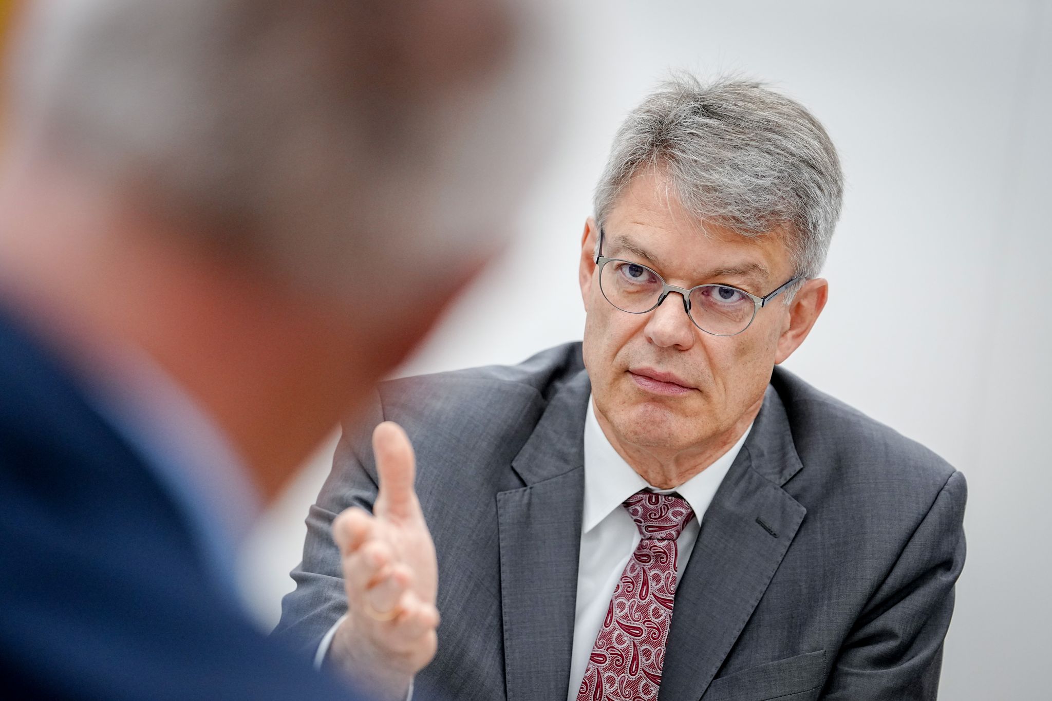 Nach den Worten von Verkehrsminister Patrick Schnieder ist der Führerschein «sehr, sehr teuer geworden».