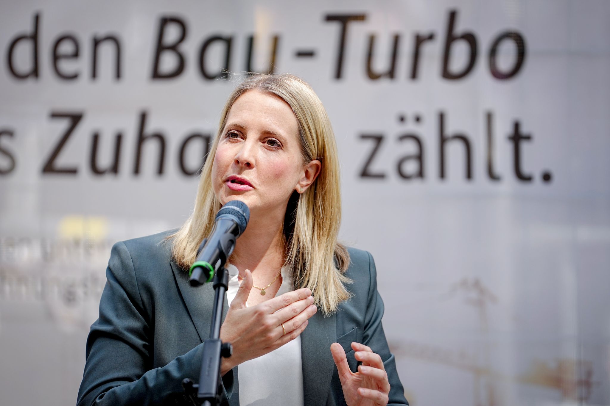 Bundesbauministerin Verena Hubertz will den Neubau beschleunigen. (Archivbild)