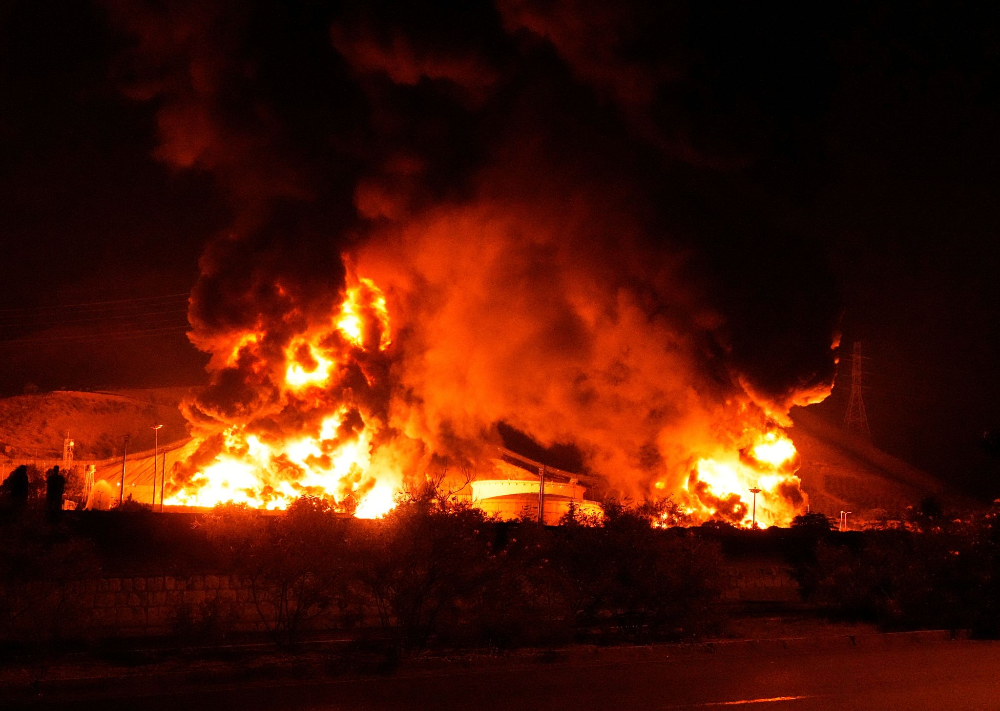 Israels Armee hat nach eigenen Angaben unter anderem Öllager in Teheran angegriffen.