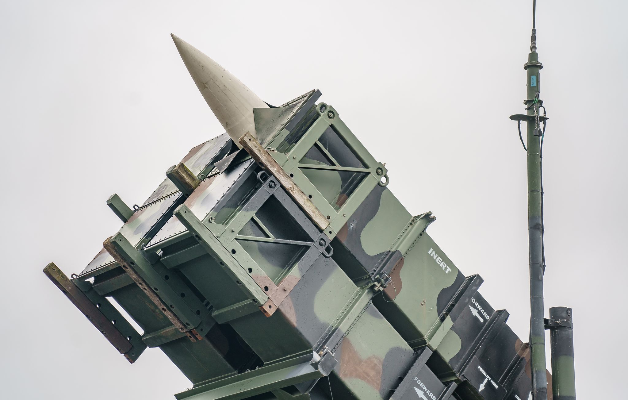 Die von Russland angegriffene Ukraine drängt die westlichen Verbündeten zur Lieferung weiterer Patriot-Flugabwehrsysteme vor allem zur Abwehr von russischen ballistischen Raketen. (Archivbild)