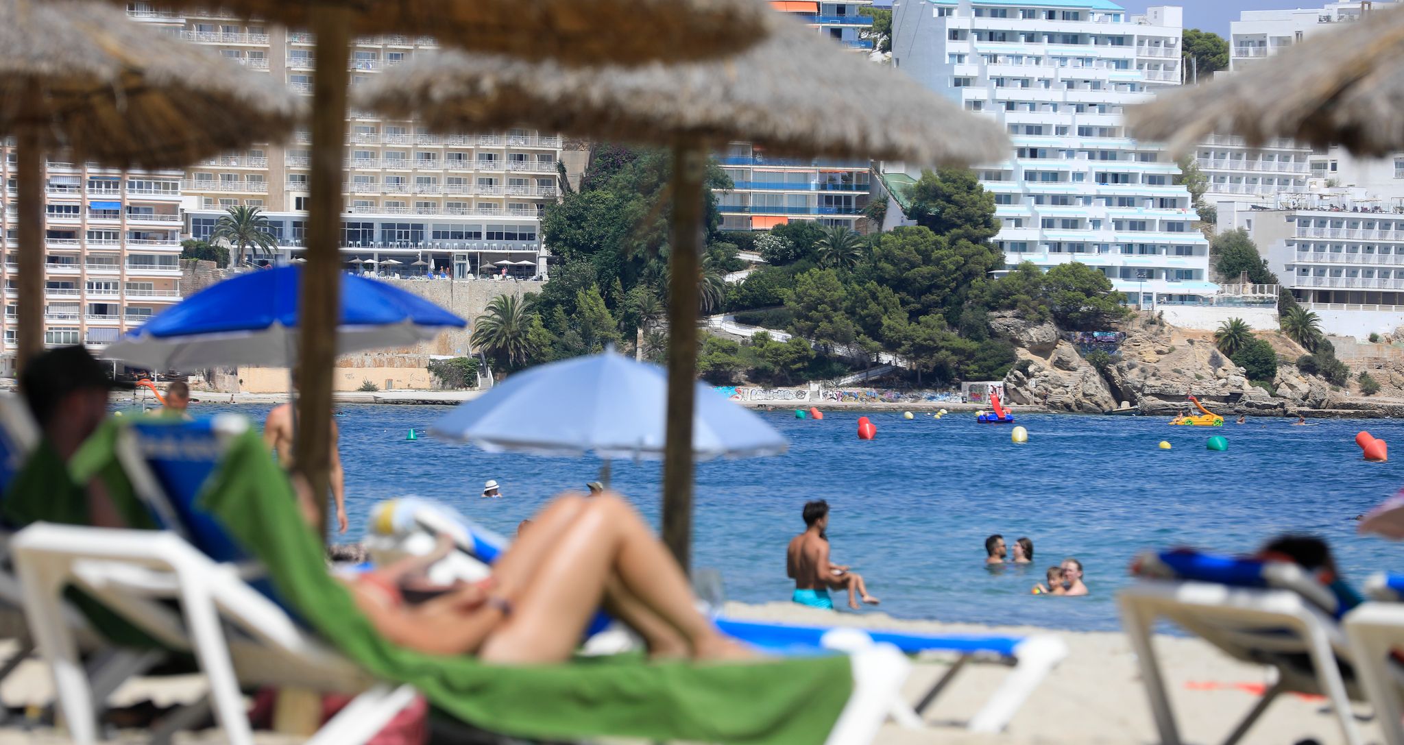 Für alle, die es ganz genau nehmen wollen: Maßgeblich für die Entfernung vom Hotel zum Strand ist nicht die Wasserlinie, sondern der Punkt, an dem der Strandzugang liegt.