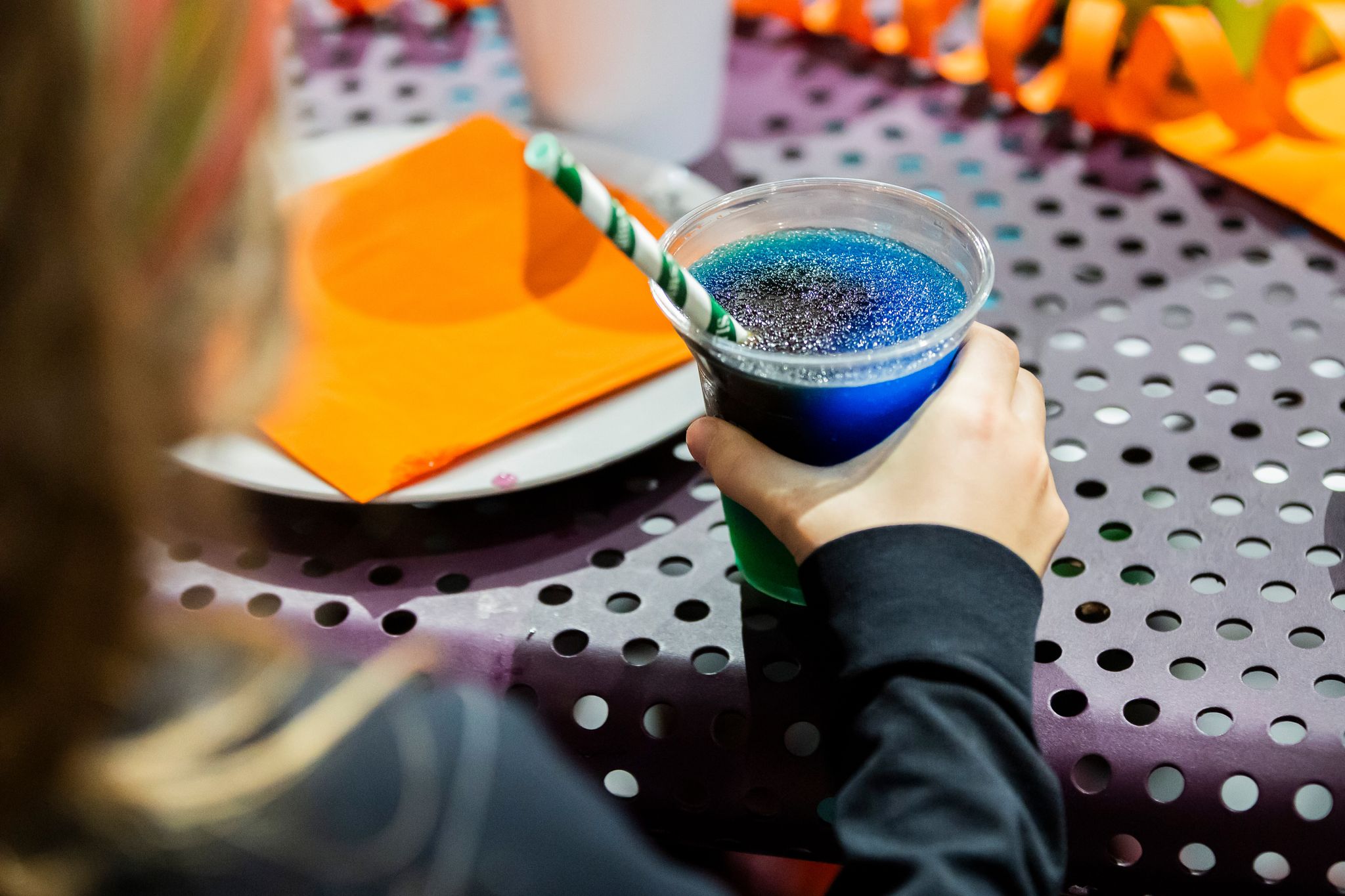 Manchem Slush-Eis wird Glycerin zugesetzt, um es geschmeidiger zu machen. Das kann in höheren Mengen aber zu Kopfschmerzen, Übelkeit und Benommenheit führen.