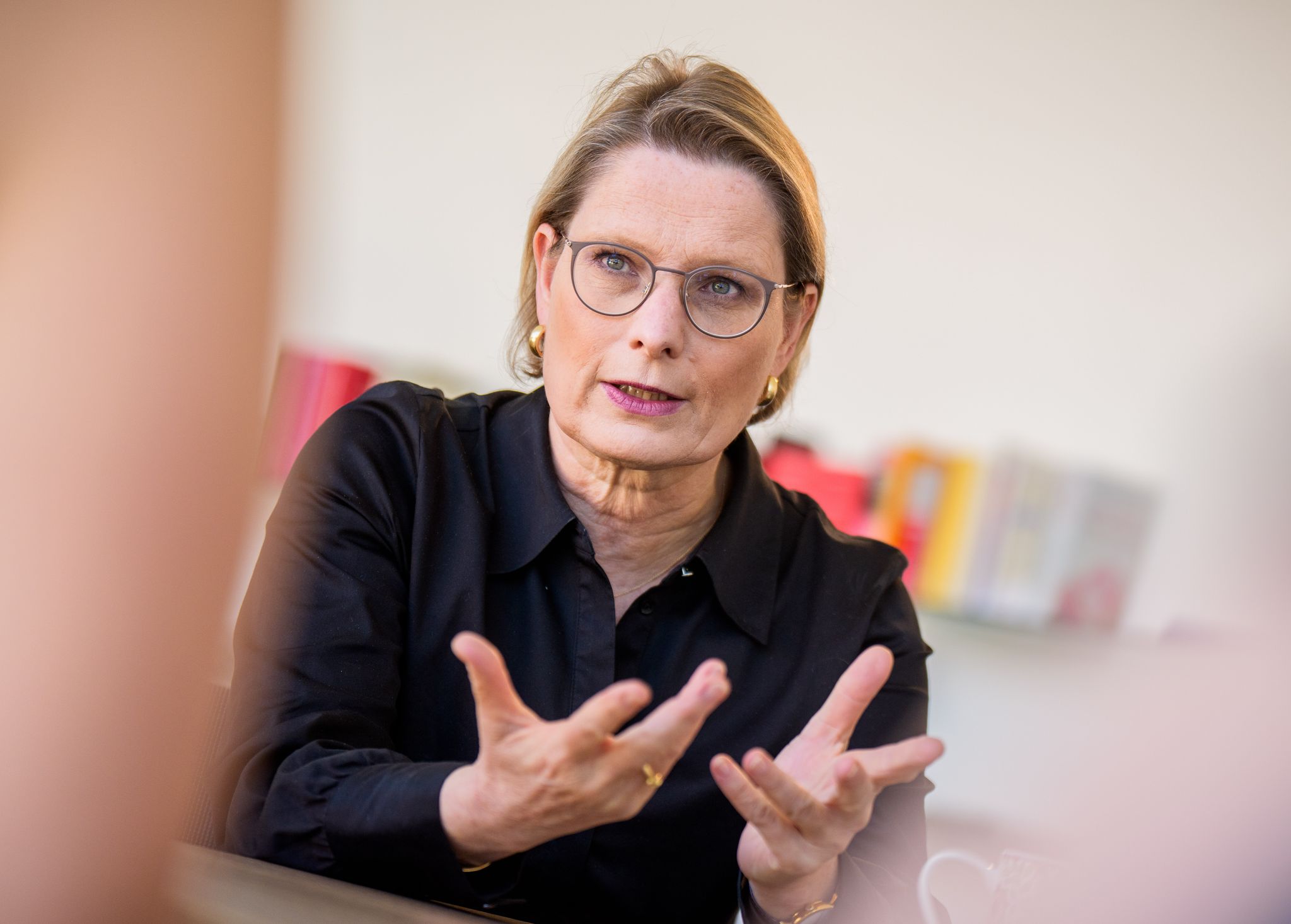 Auch aufgrund der vom Gericht gesetzten Frist ist die Neuregelung zur Vaterschaftsanfechtung die erste familienrechtliche Reform, die von der neuen Regierung auf den Weg gebracht wird.