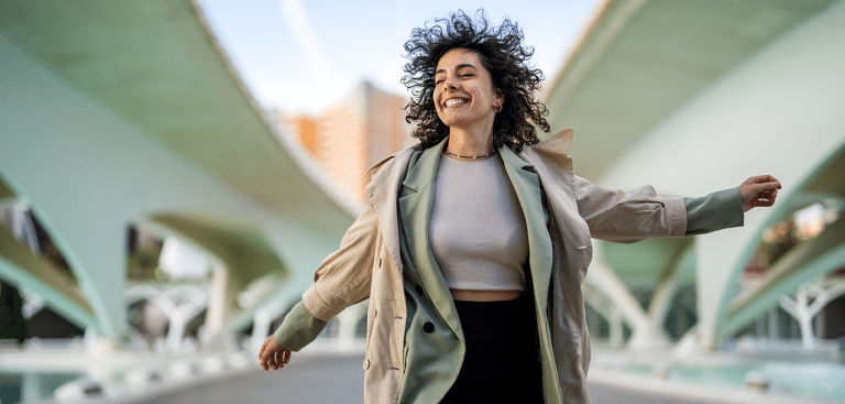 Foto: ljubaphoto/iStock Frau glücklich