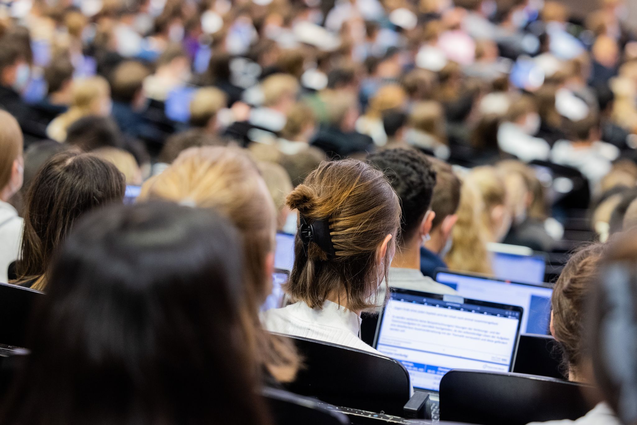 2024 wurden laut eines Studienkredittests nur noch knapp 13.000 neue Verträge abgeschlossen. (Symbolbild)