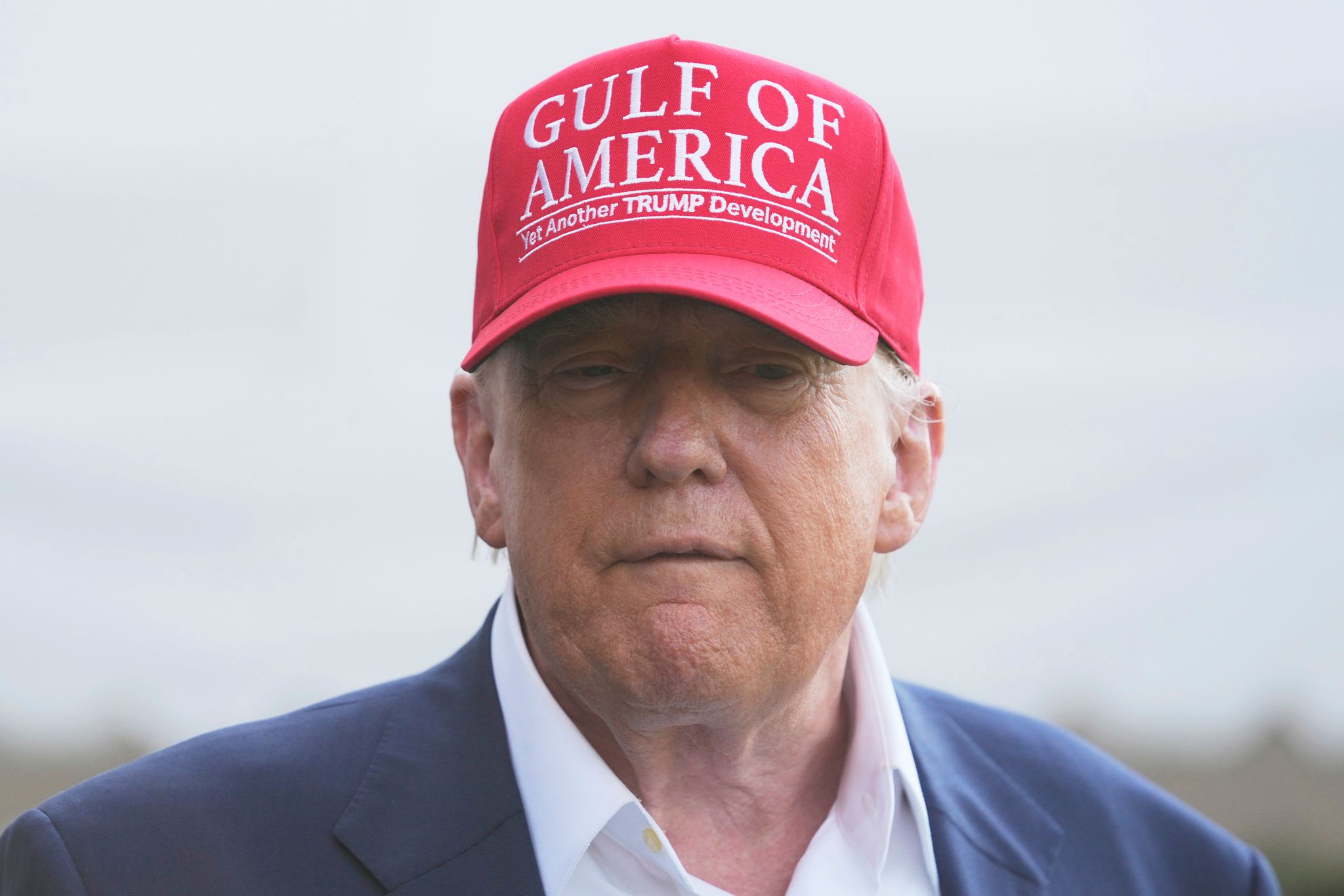 Trump reist nach Florida, wo eine neue Haftanstalt für Migranten eröffnet wird.