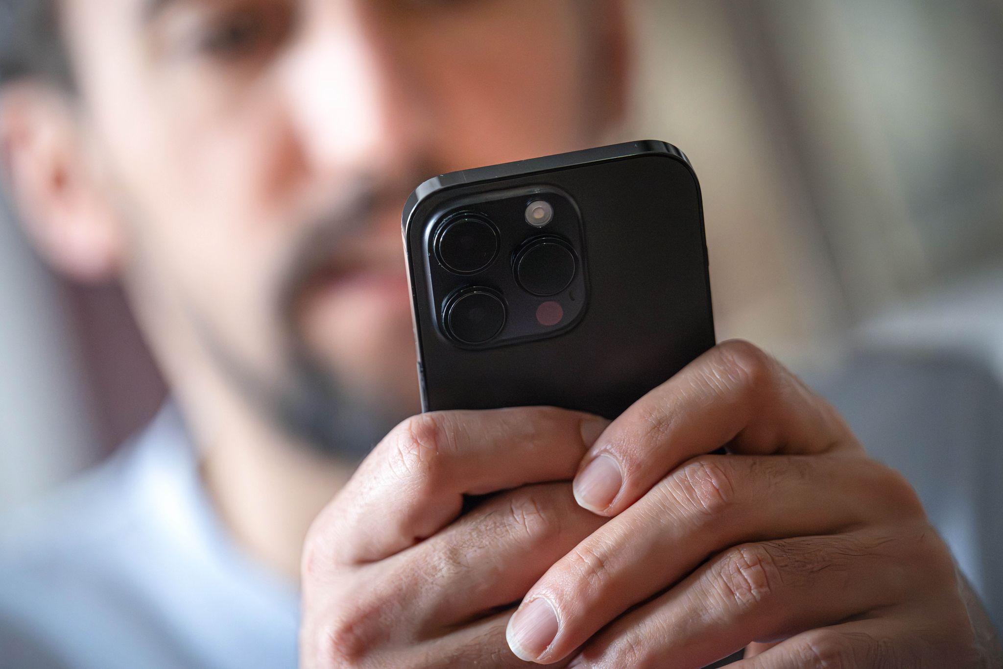 Die App Nina schickt künftig auch Hinweise auf angedrohte Gewalttaten aufs Smartphone.