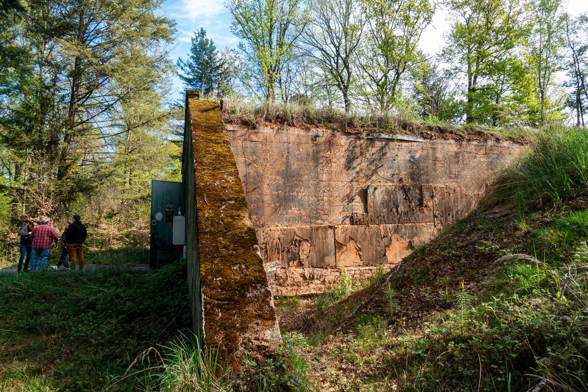 Früher geheim, heute Lagerstätte für Whiskyfässer: Der einstige Nato-Bunker wird von einer Destillerie genutzt.