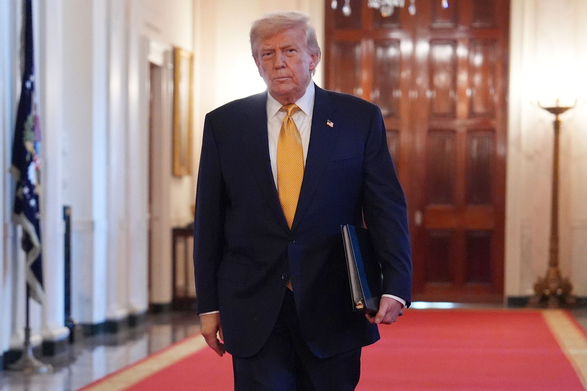 Trump bestreitet die Urheberschaft eines Briefes an Epstein.