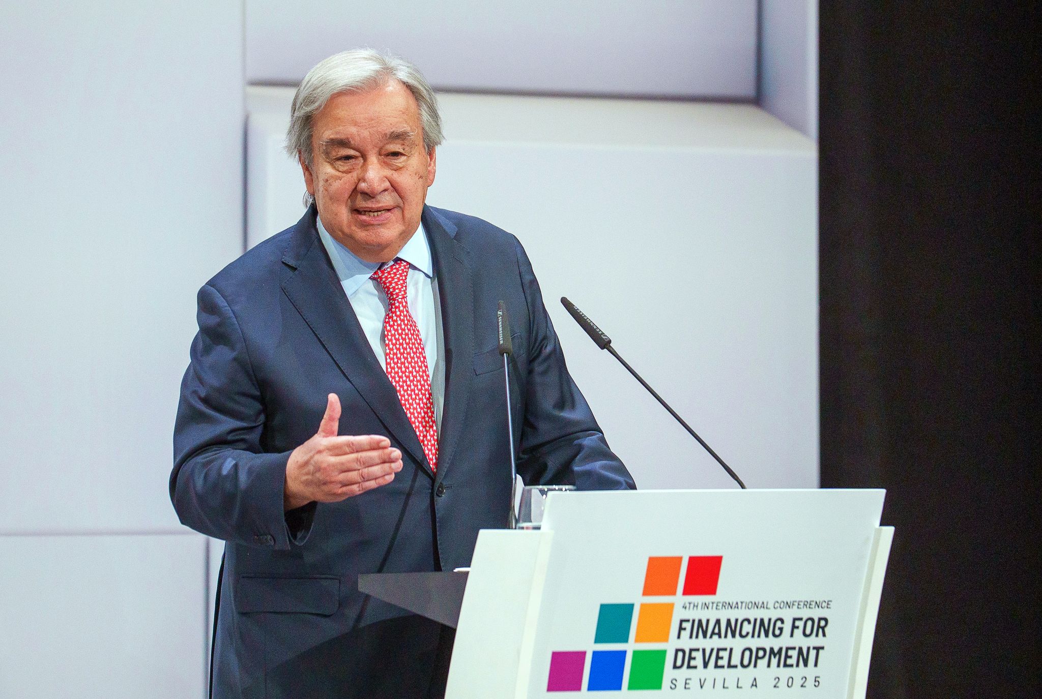 Guterres spricht sich für eine bedingungslose und sofortige Waffenruhe in der Ukraine aus.