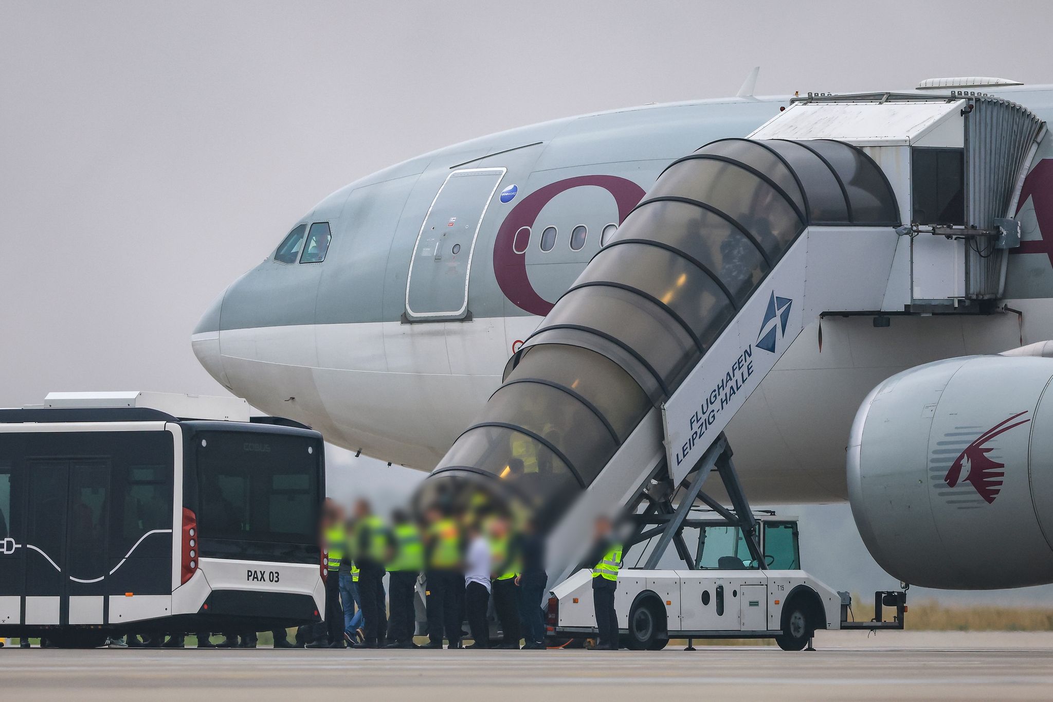 Am Leipziger Flughafen ist eine Maschine von Qatar Airways startbereit.