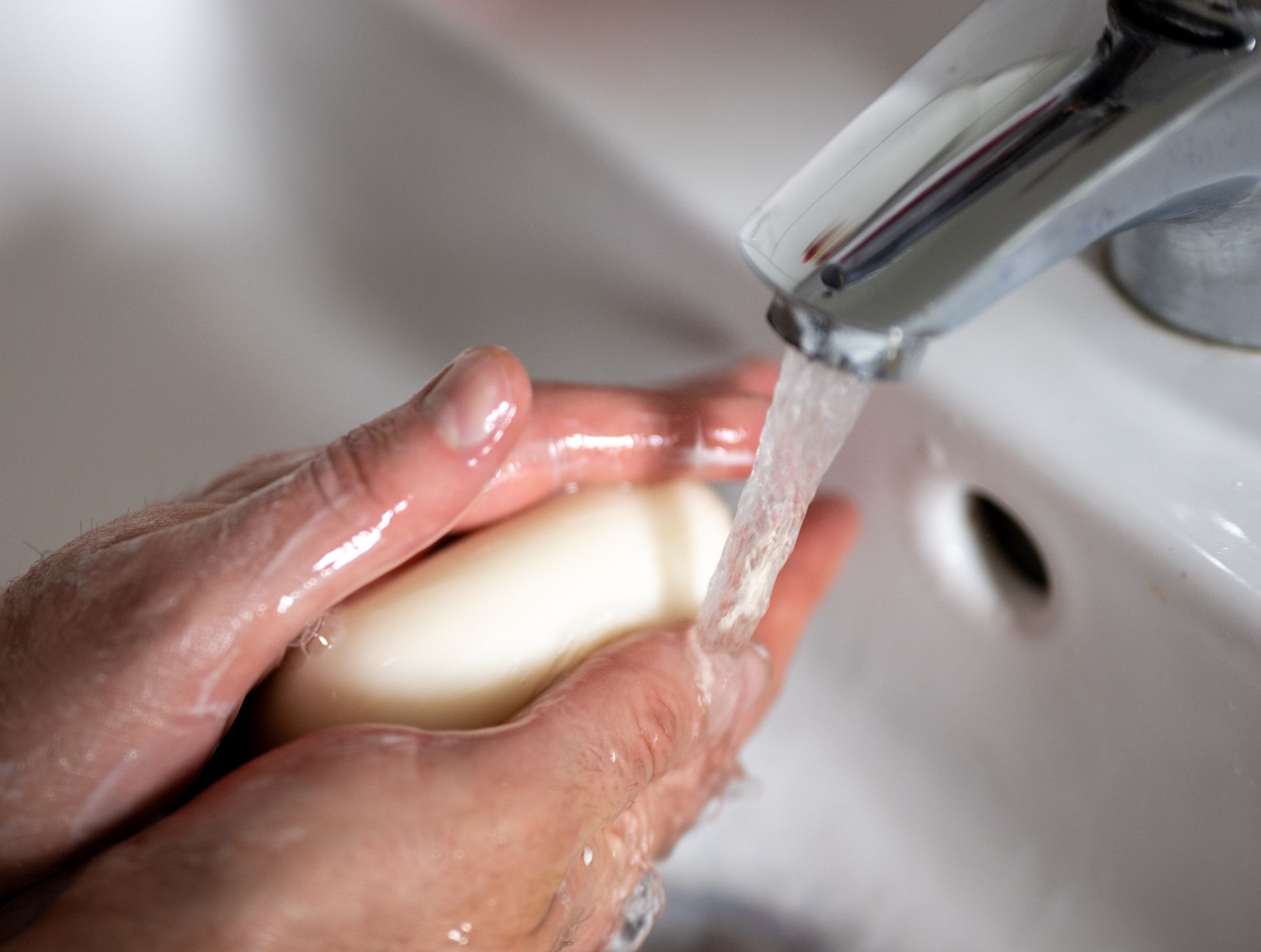Man sollte so lange Hände waschen, wie es dauert, zweimal das Lied «Happy Birthday» zu singen. (Symbolbild)