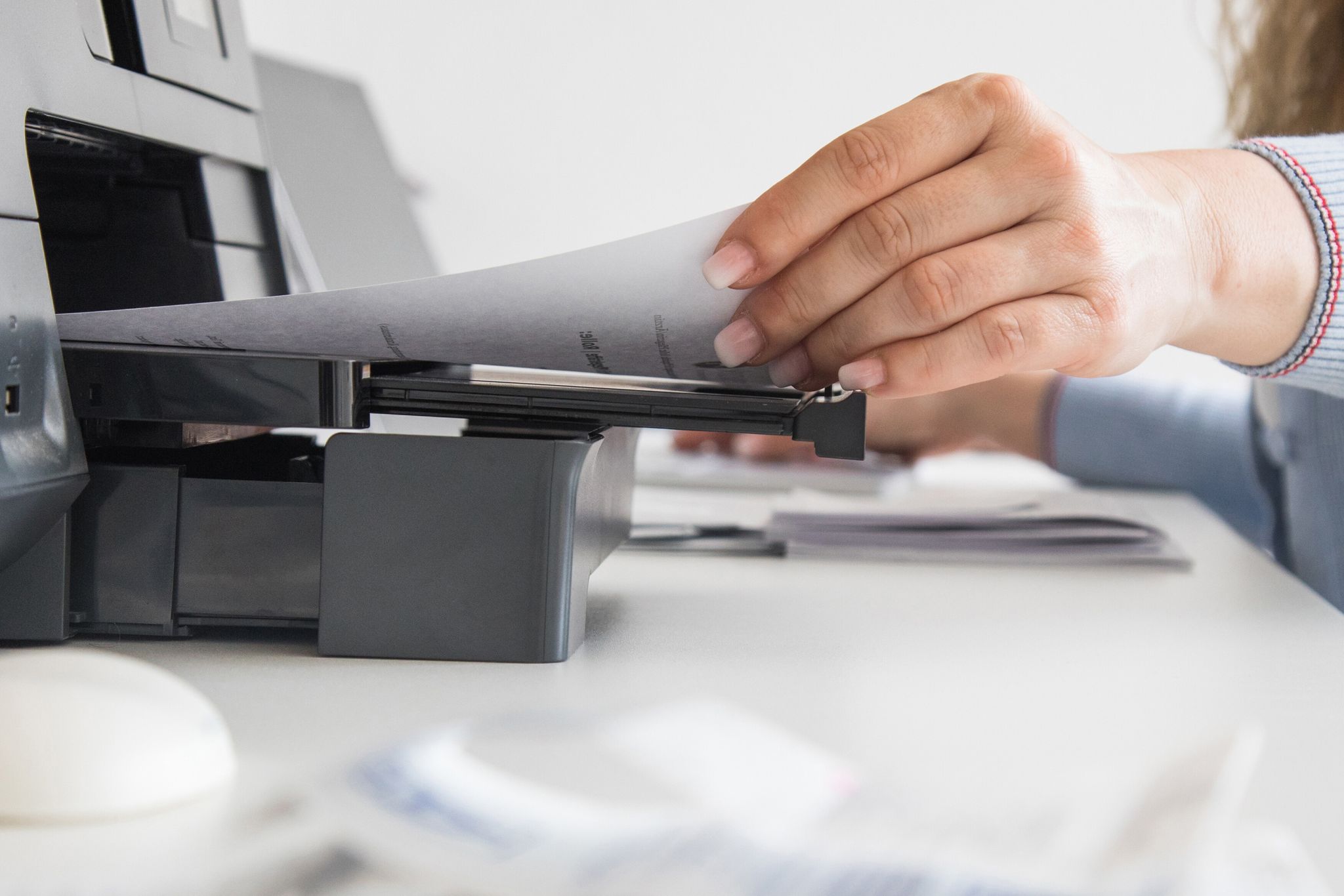 Auf Grund von Sicherheitslücken benötigen zahlreiche Drucker aktuell ein Firmware-Update.