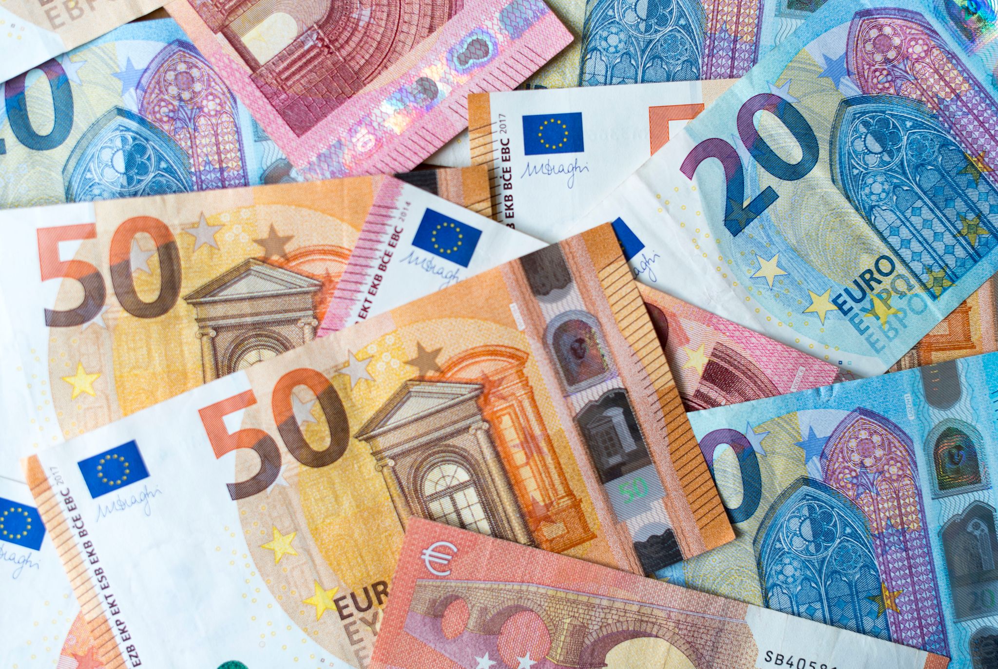 Das Geld soll unter anderem in neue Standorte und Anlagen fließen, aber auch in Forschung und Entwicklung sowie die Modernisierung der Infrastruktur. (Symbolbild) 