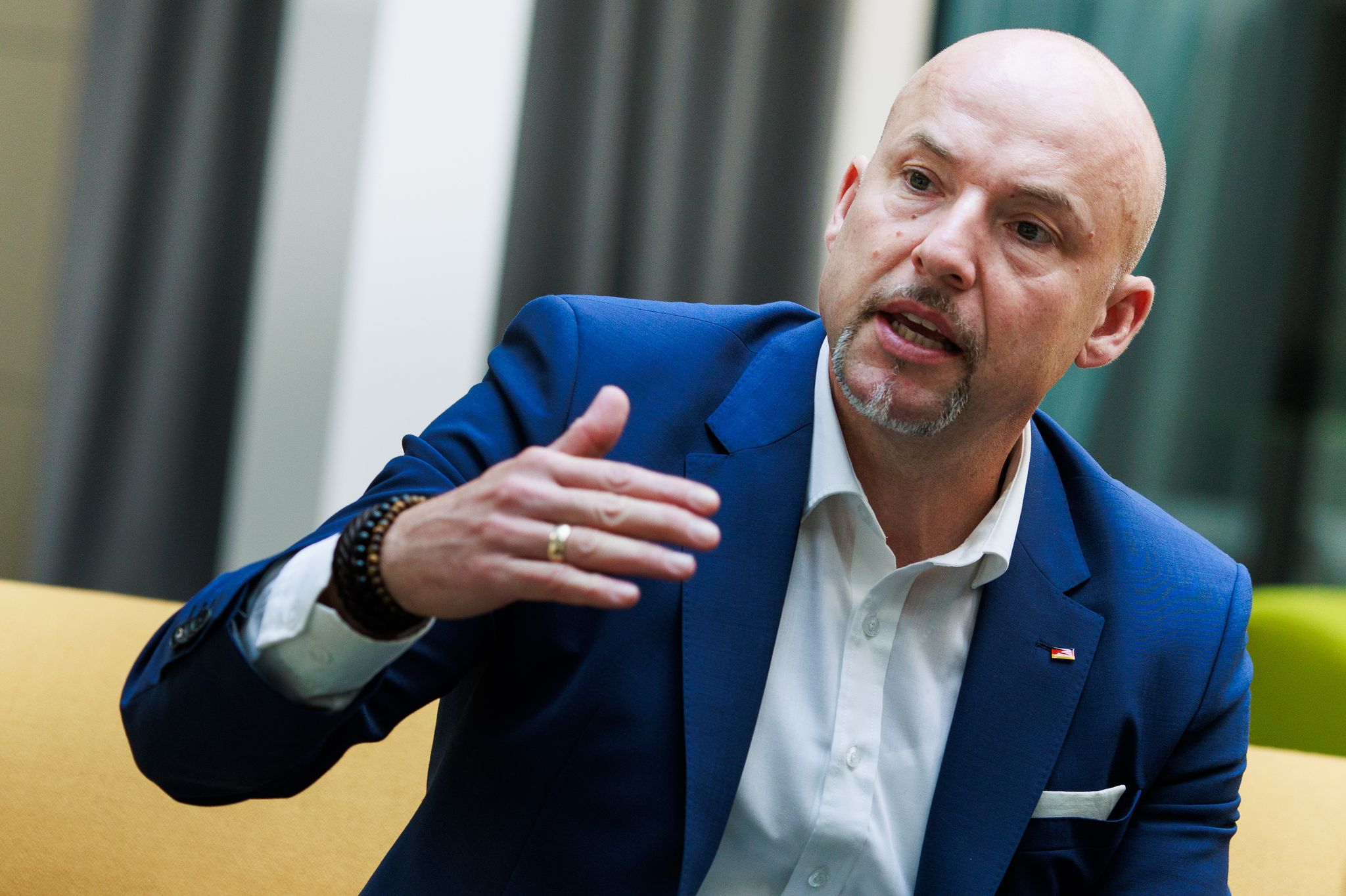 CSU-Landesgruppenchef Alexander Hoffmann macht einen Vorschlag, um den Koalitionsstreit über die Besetzung dreier Posten am Bundesverfassungsgericht zu lösen.