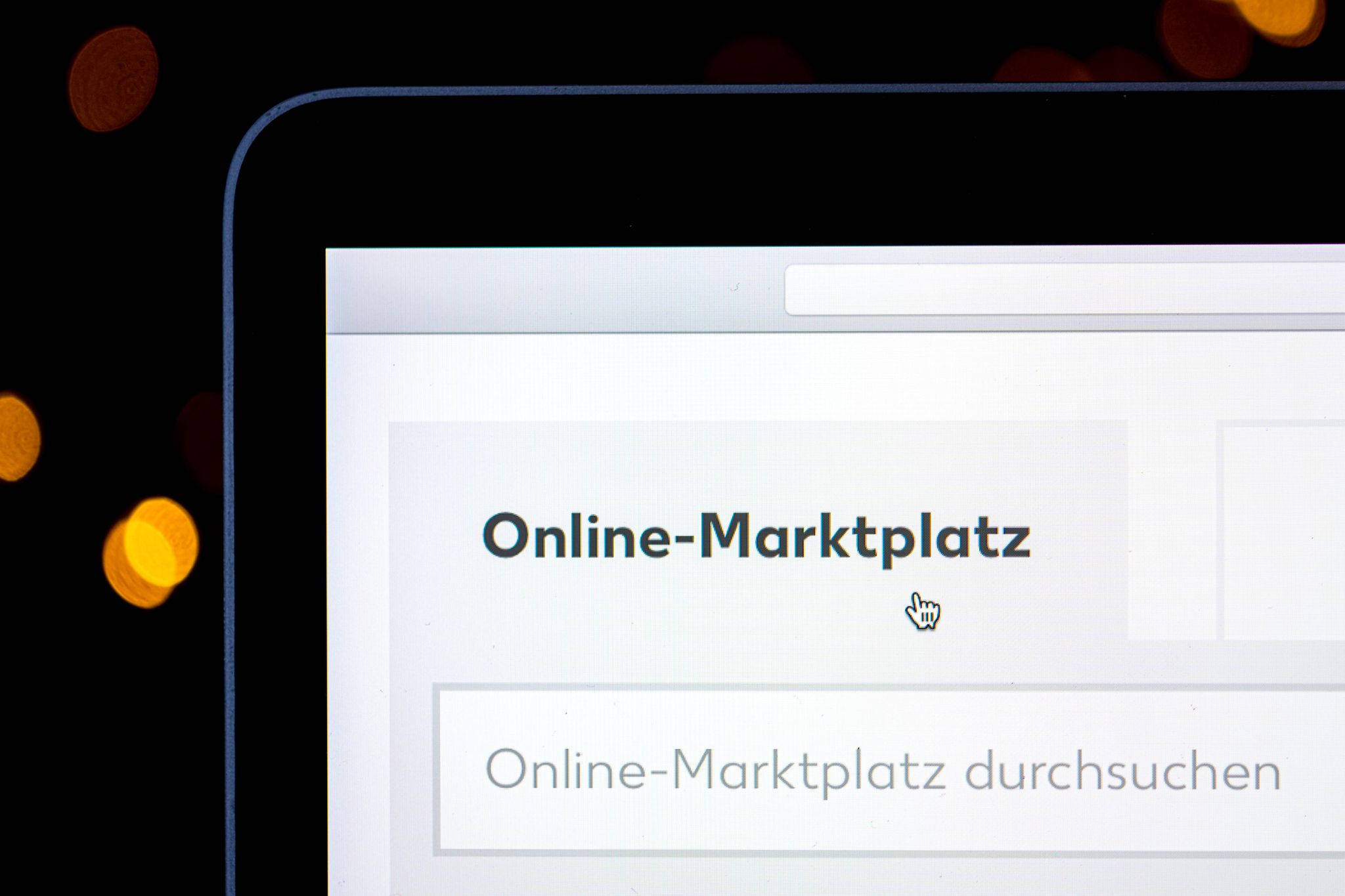 Viele Menschen in Deutschland kaufen inzwischen häufiger im Internet ein als im Geschäft.