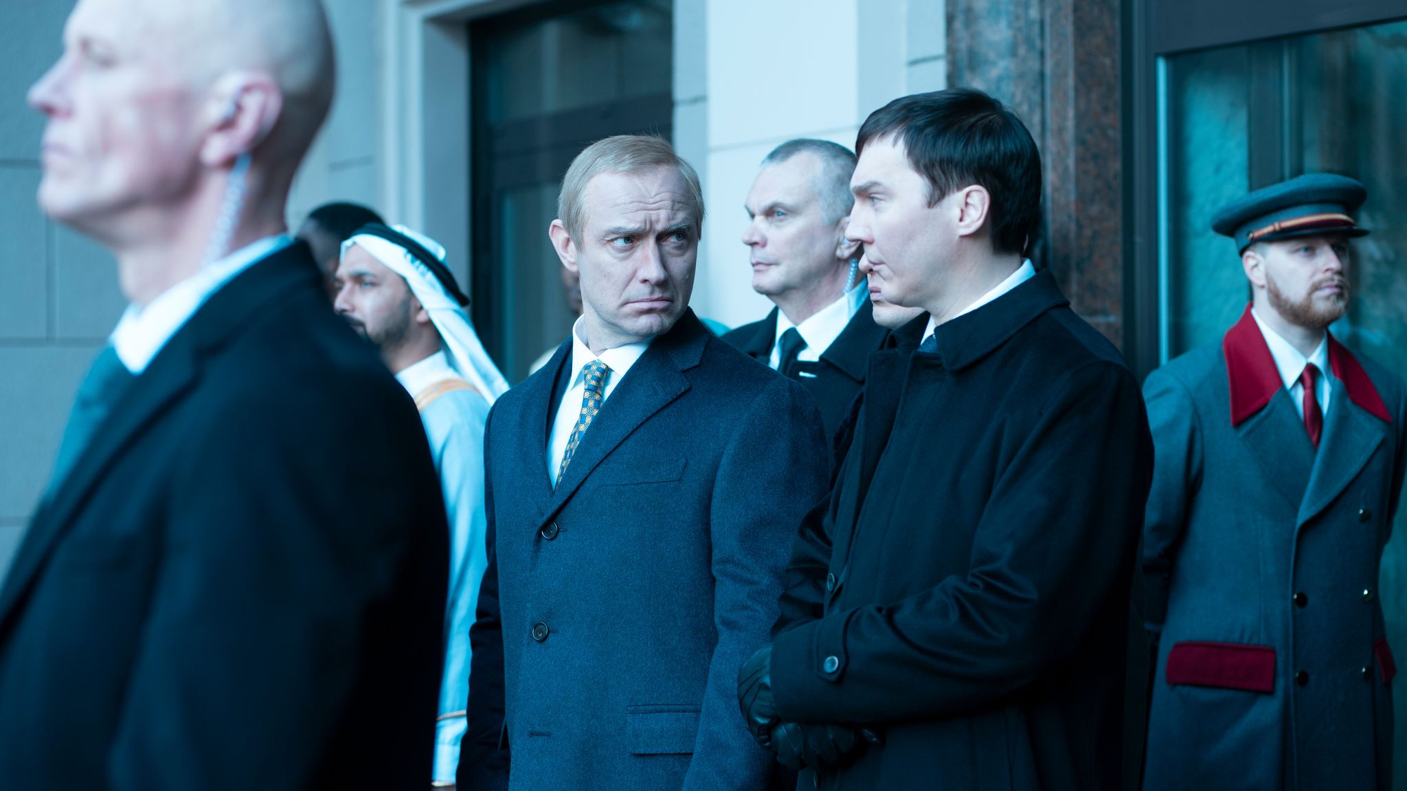 Jude Law und Paul Dano in einer Szene des Films von Olivier Assayas.