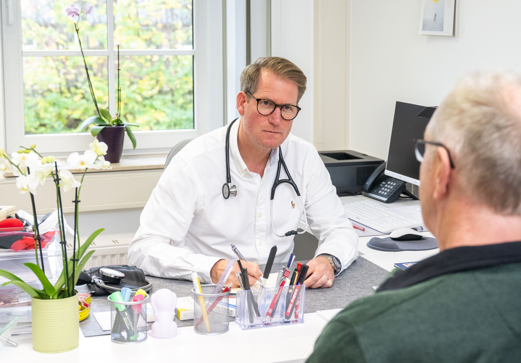 Der Hausarzt oder die Hausärztin spielt eine zentrale Rolle bei der Nachsorge von Schlaganfall-Patientinnen und Patienten.