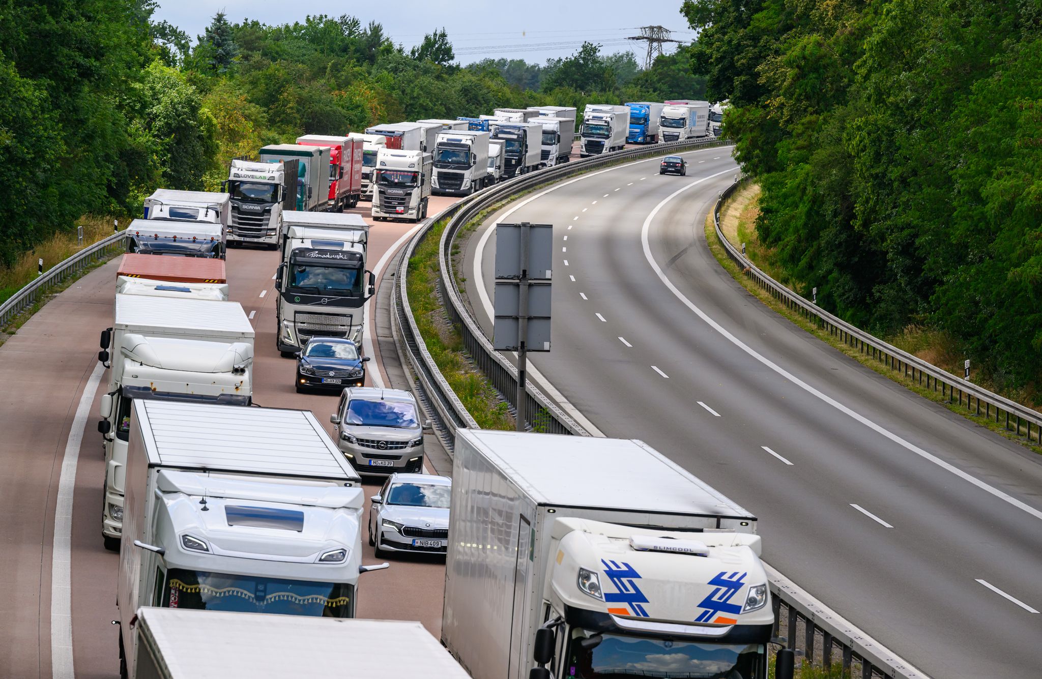 Laut Statistik haben die Grenzkontrollen bislang keine negativen Auswirkungen auf die Handelsbilanz. Doch sie kosten die Unternehmen Zeit und Geld.