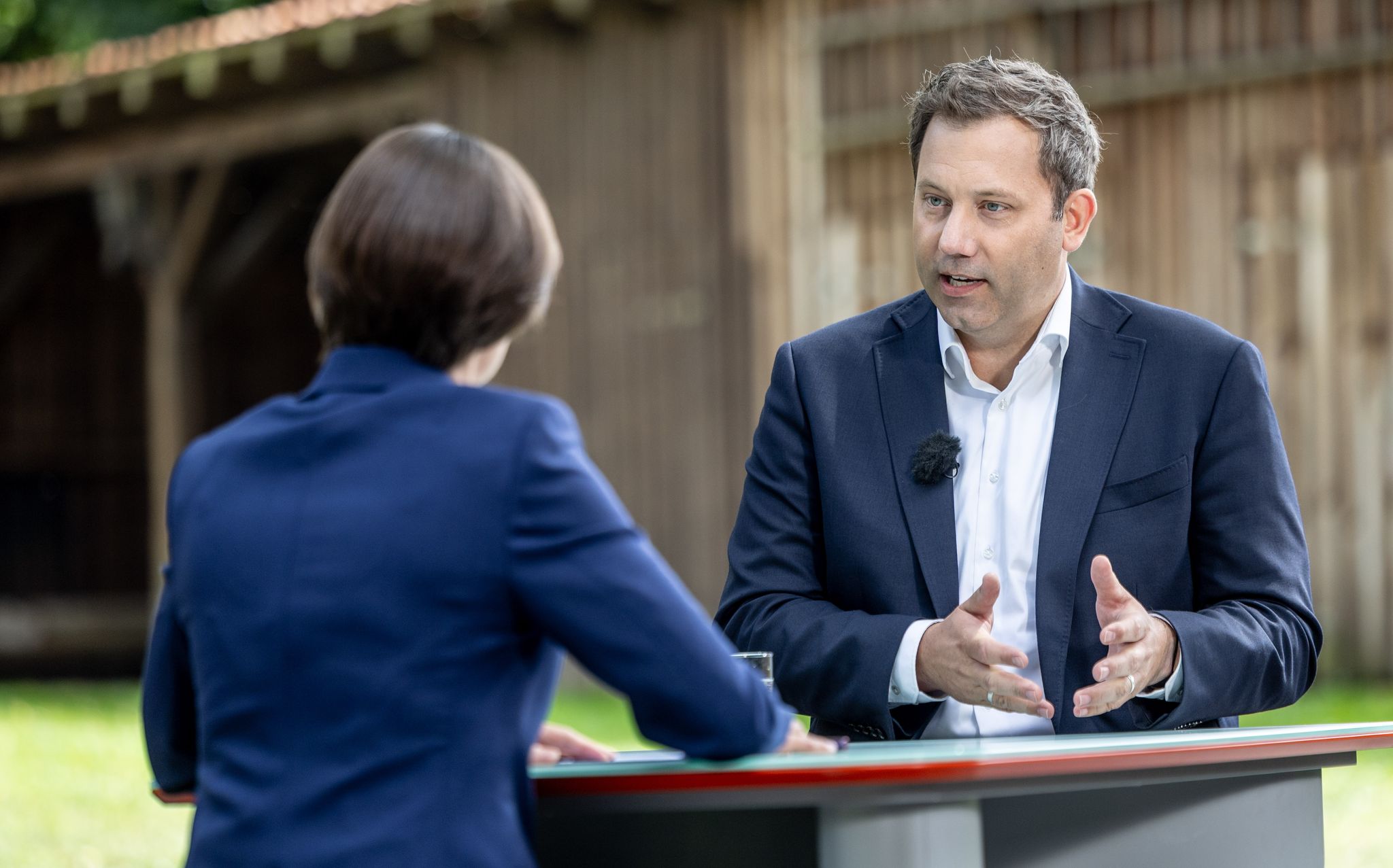 Wie können die Löcher im Haushalt gestopft werden? «Da wird keine Option vom Tisch genommen», sagt der Finanzminister.