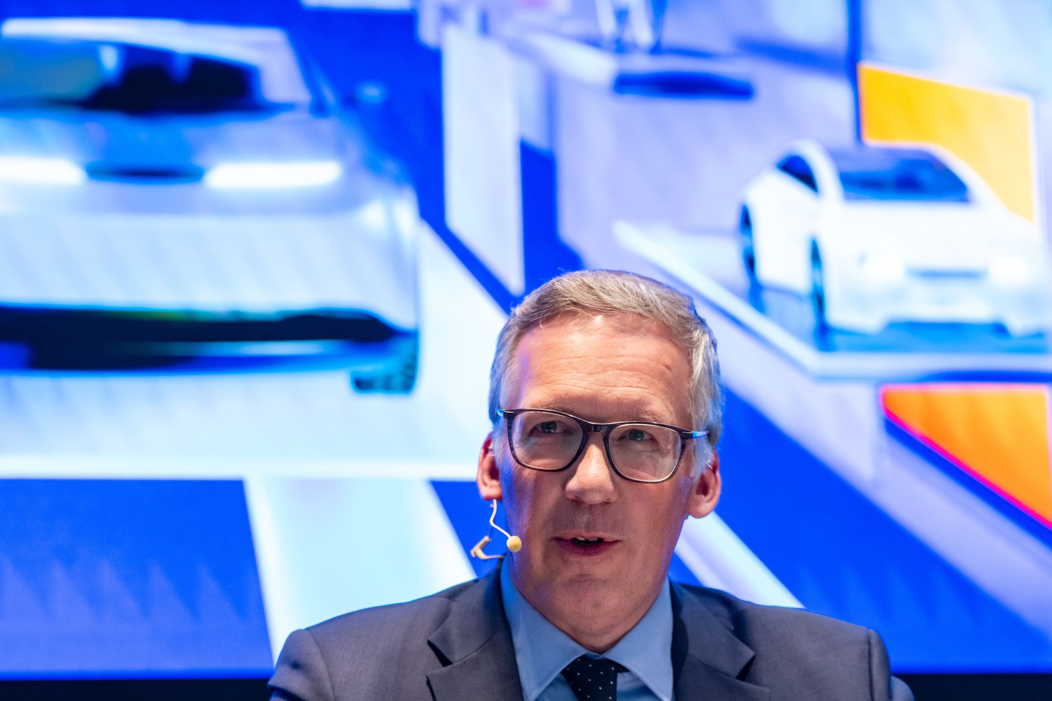 Die Autoindustrie will bei der bevorstehenden Messe IAA in München ein Signal der Zuversicht senden, wie VDA-Geschäftsführer Jürgen Mindel sagt.