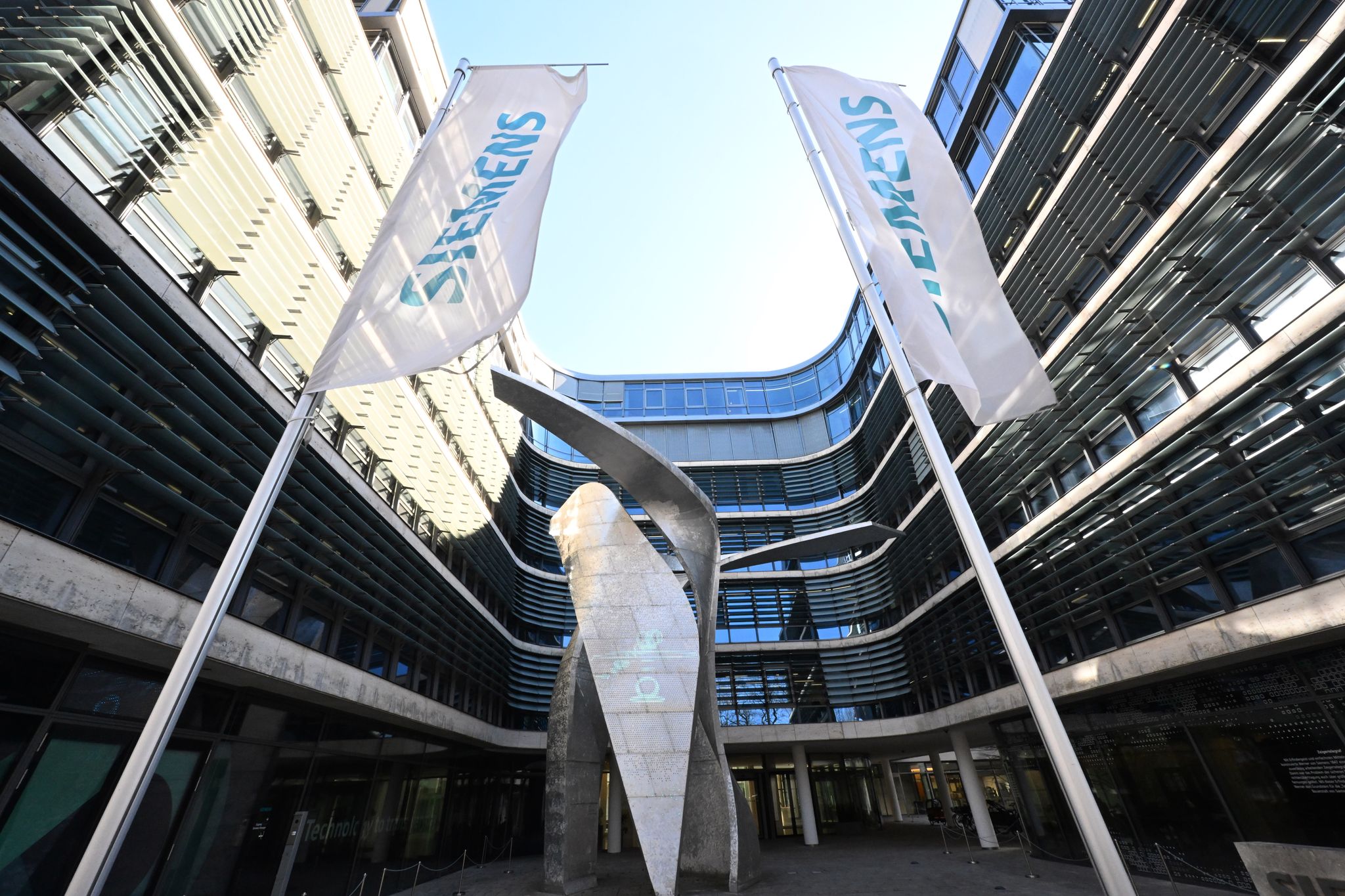 Siemens zeigt sich relativ unbeeindruckt von den weltweiten Verwerfungen. (Archivbild)