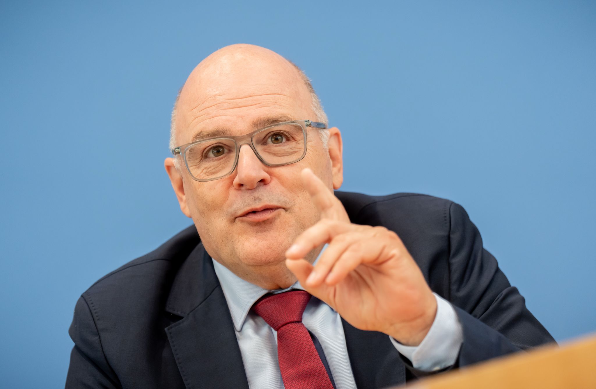 Arbeitgeber-Vertreter Steffen Kampeter schlägt die Einführung einer Praxisgebühr vor. (Archivbild)