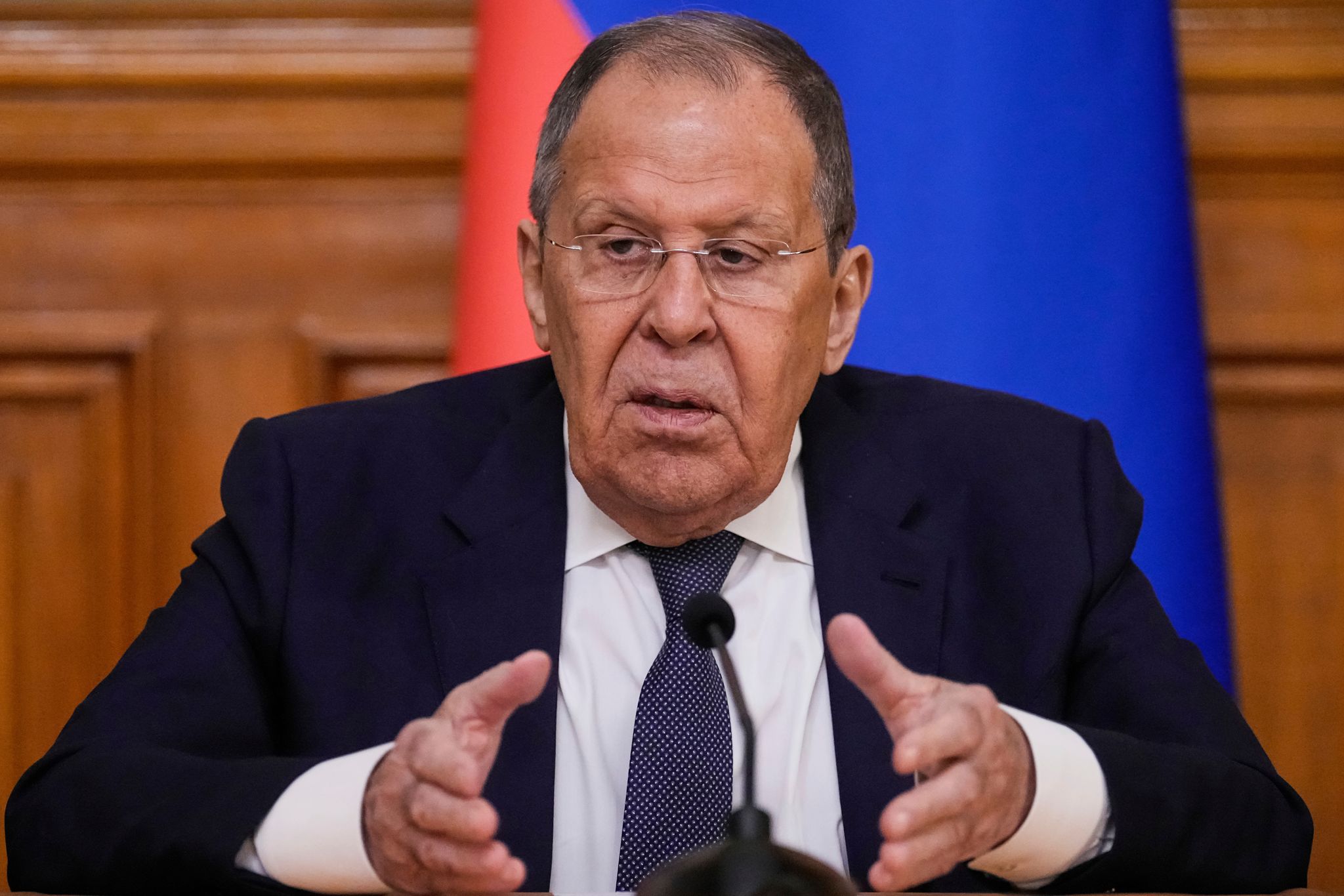 Lawrow sieht die Bedingungen für ein Spitzentreffen von Putin mit Selenskyj für nicht erfüllt an.