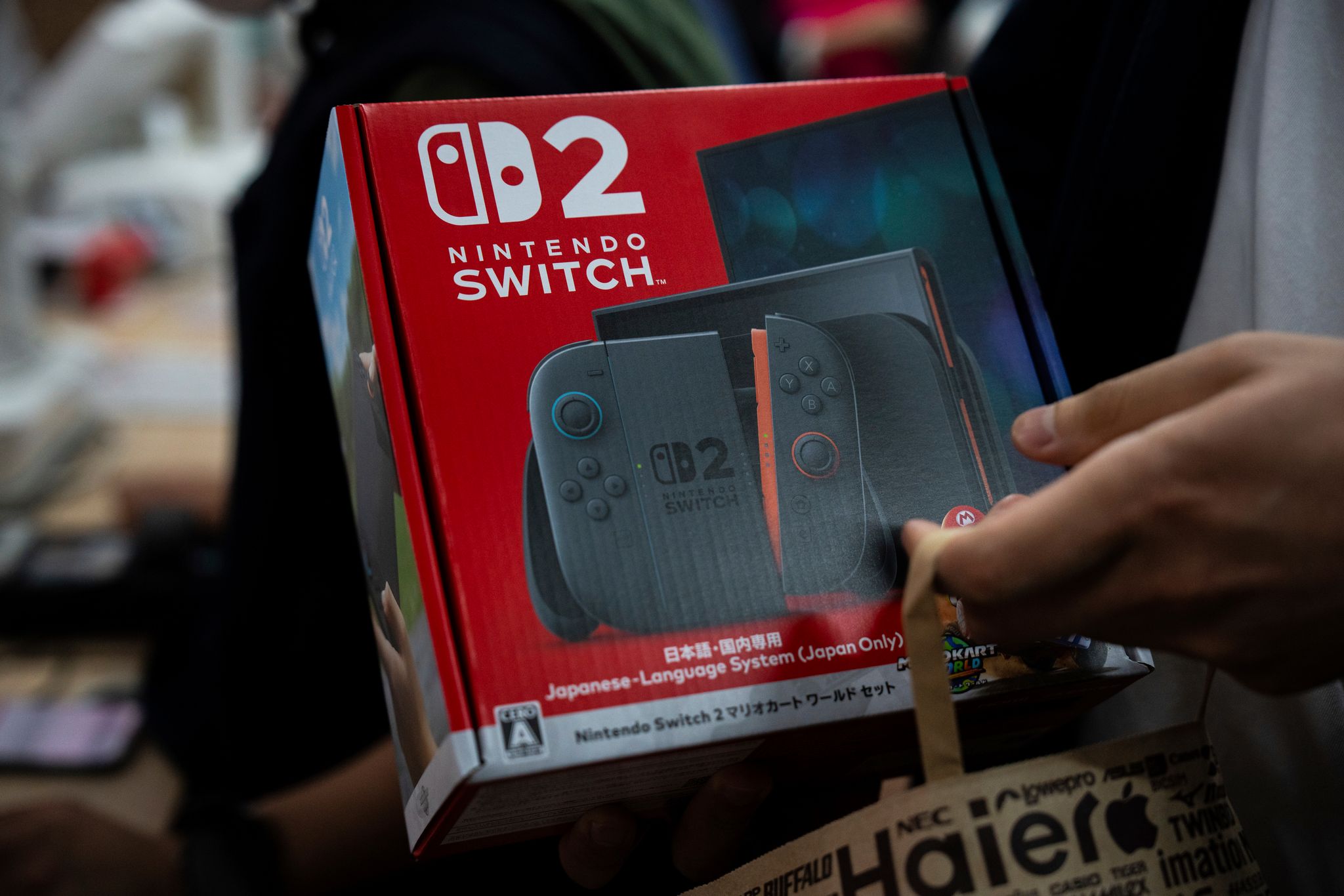 Bei der Switch 2 gibt es zum Teil immer noch Engpässe und Wartezeiten. (Archivbild)