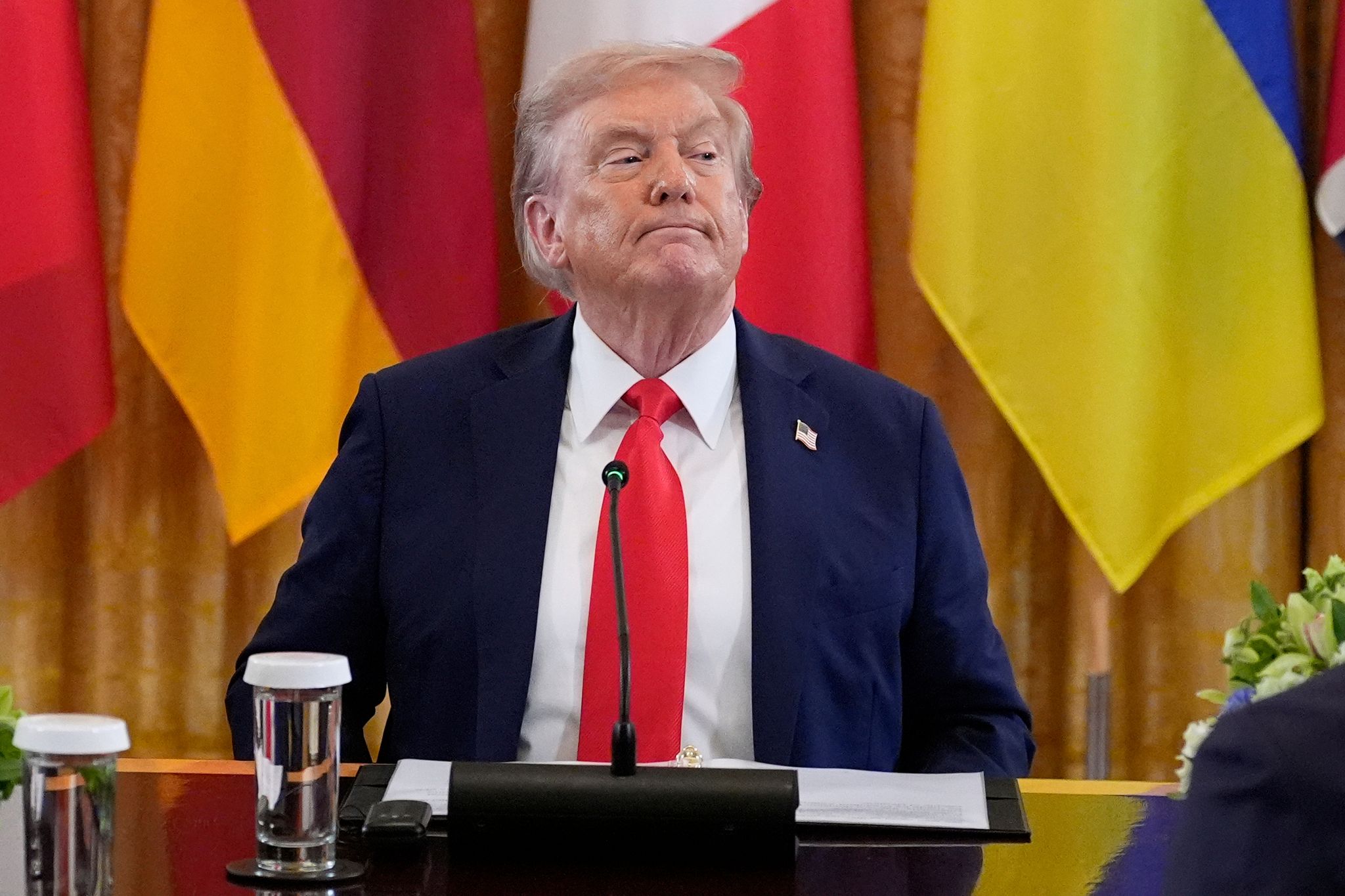 Der Ukraine-Gipfel wurde für ein Telefonat zwischen Trump und Putin unterbrochen.