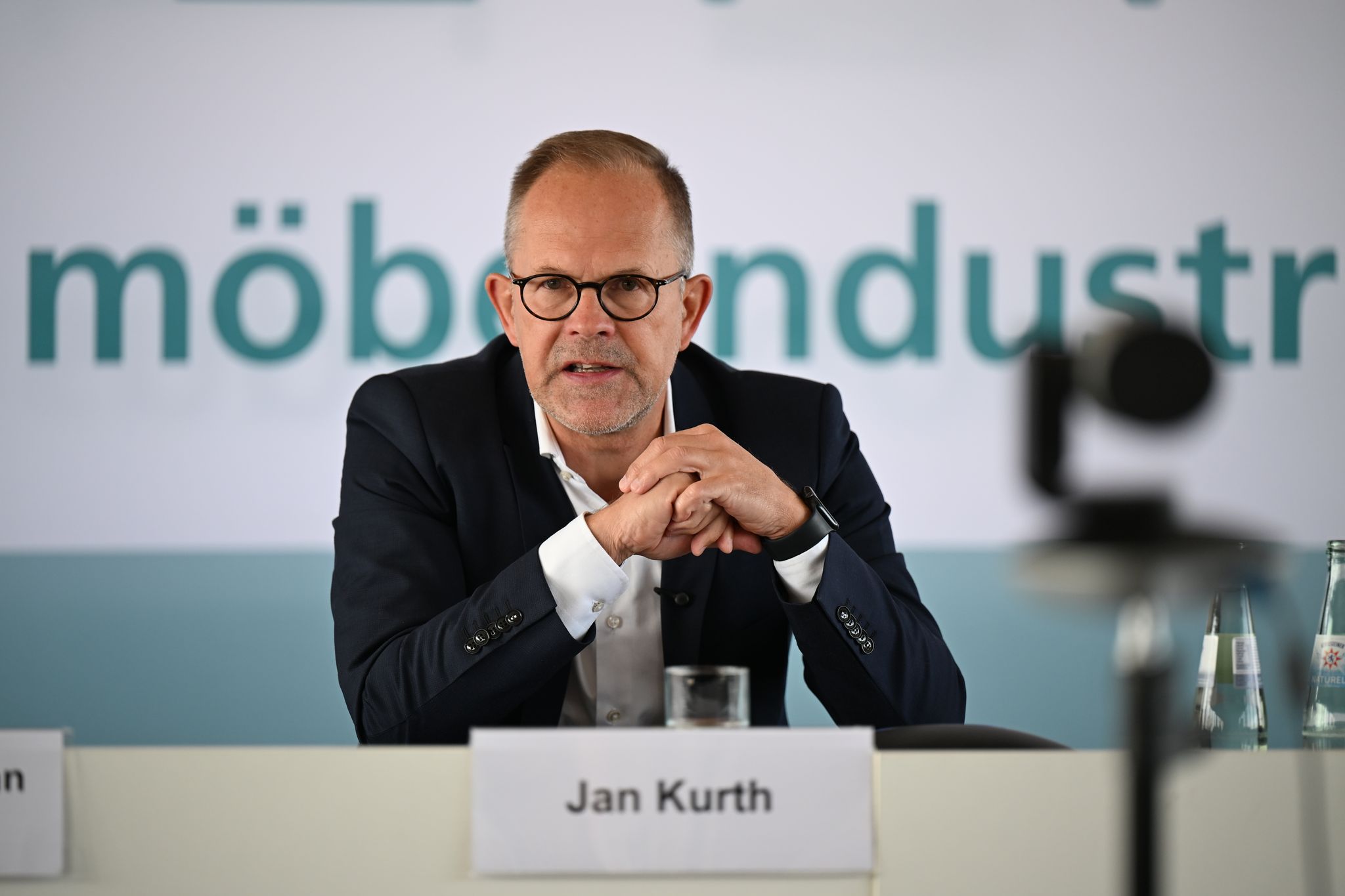 Der Geschäftsführer des Verbandes der Küchenmöbelindustrie, Jan Kurth ist überzeugt, dass es bergauf geht mit der Branche.