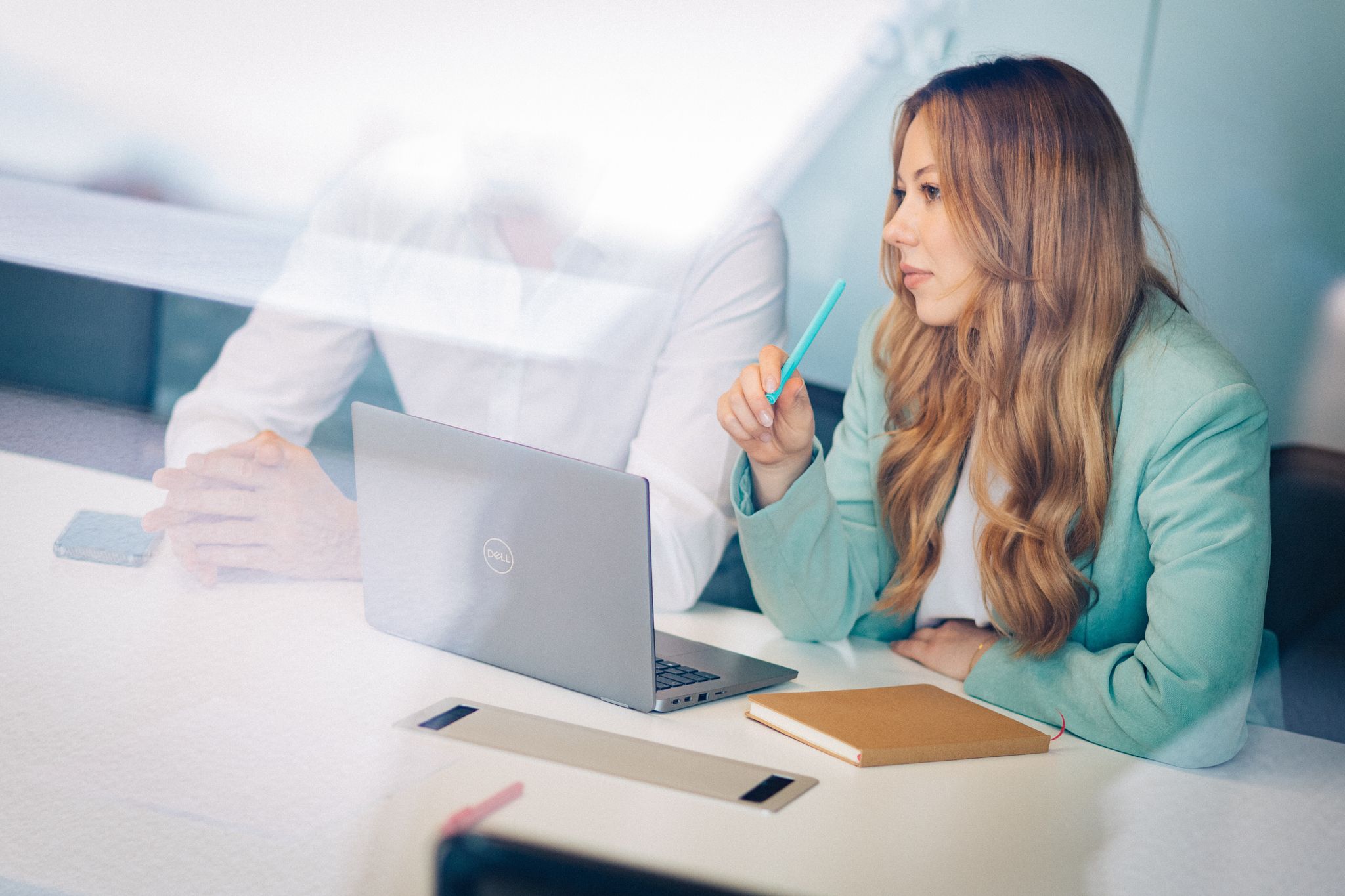 Wer um das Gehalt verhandeln will, sollte sich gut vorbereiten und passende Argumente parat haben.