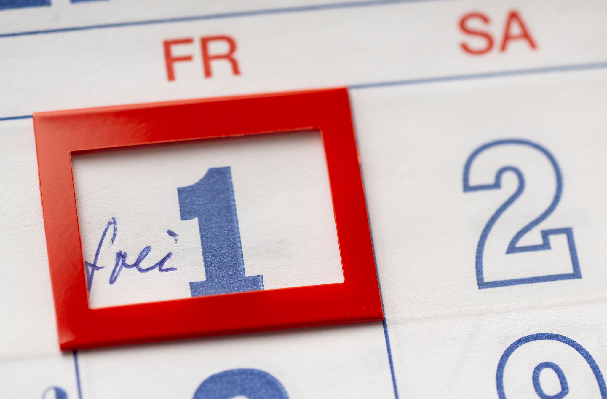 Freitags immer frei - eine kürzere Wochenarbeitszeit wünschen sich viele Arbeitnehmer. (Symbolbild)