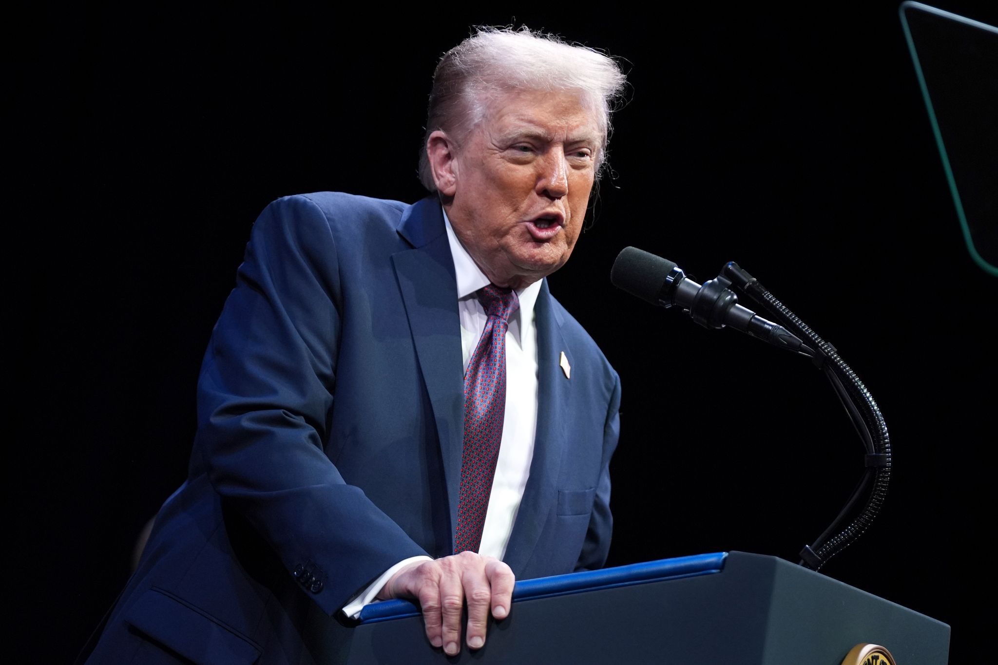 Demokraten und das «Wall Street Journal» haben eine Kopie eines angeblichen Geburtstagsgrußes von Trump an den Sexualstraftäter Epstein veröffentlicht, von dem der US-Präsident bestritten hat, Urheber zu sein.