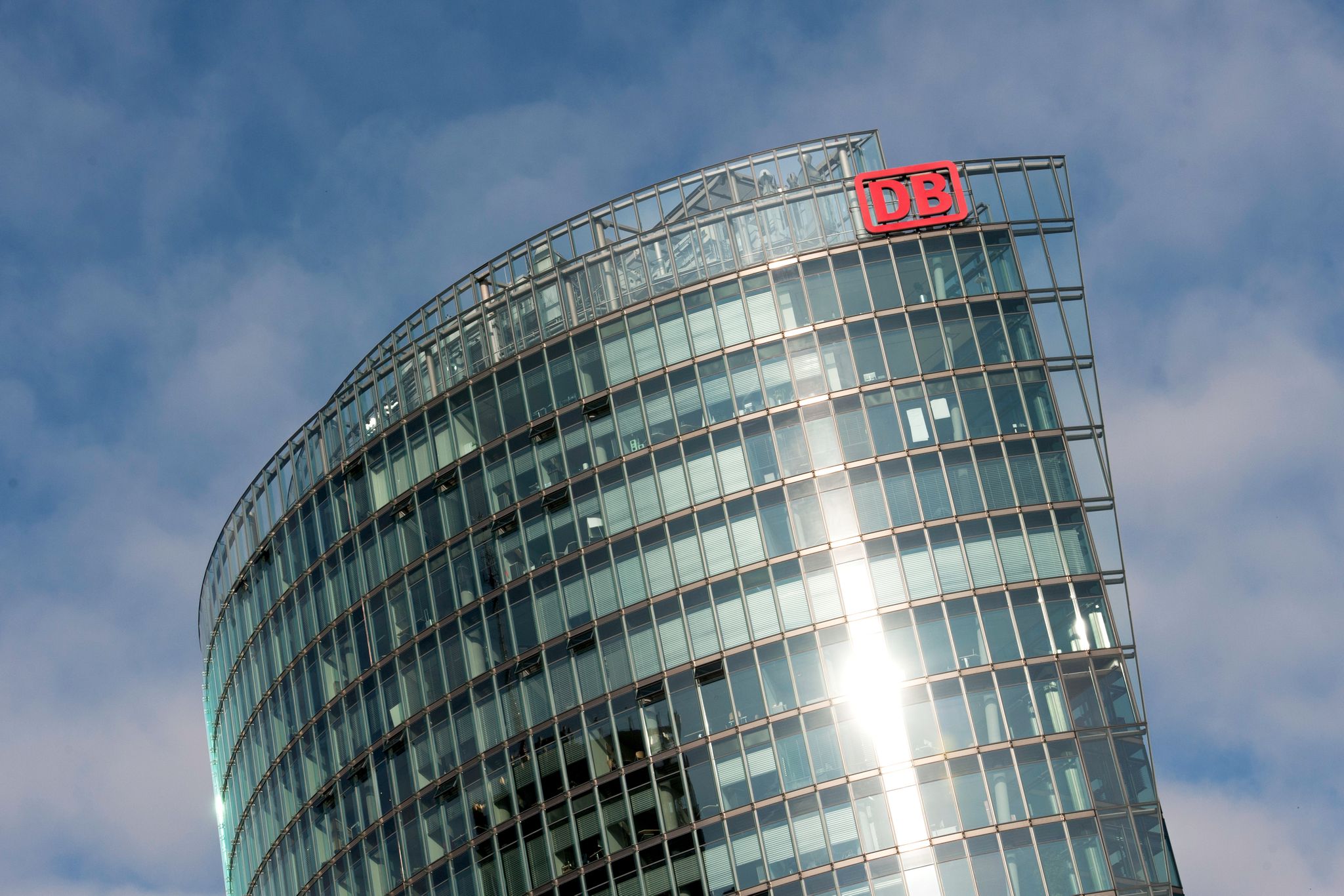 Bei der Aufsichtsratssitzung im Bahntower kommt es am Dienstag zum Machtkampf zwischen der EVG und dem Bundesverkehrsminister. (Archivbild)