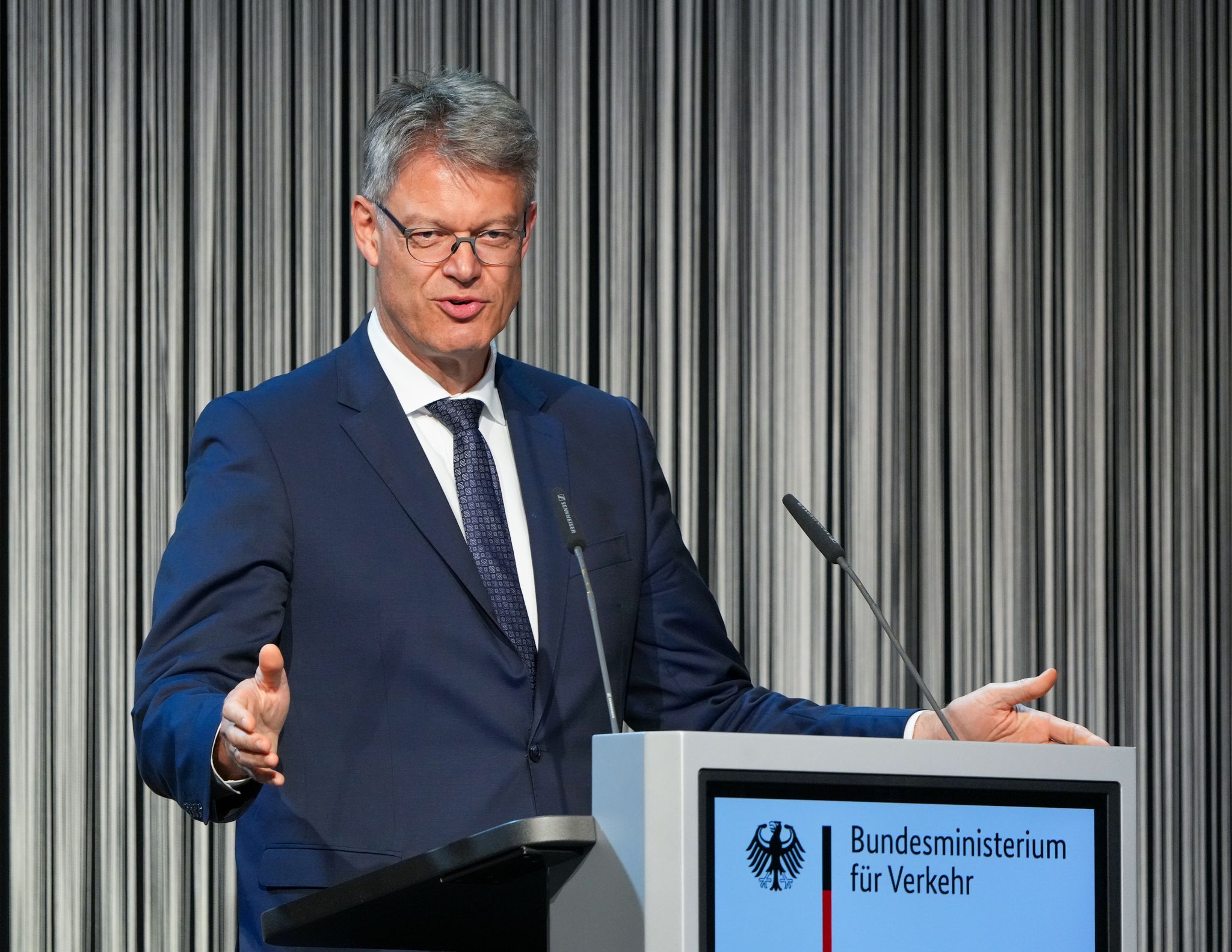 Verkehrsminister Patrick Schnieder (CDU) präsentiert seine Bahnstrategie. (Archivbild)