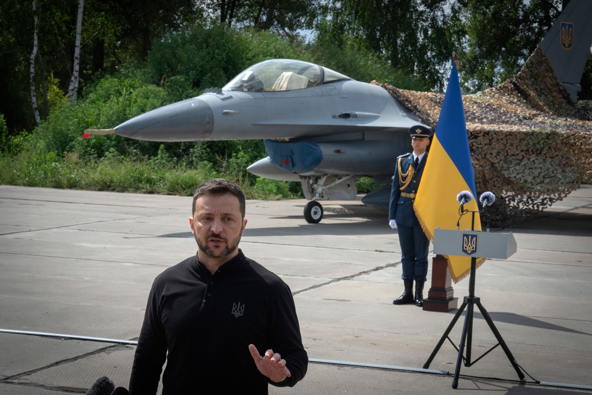 Der ukrainische Präsident Wolodymyr Selenskyj hat Waffenexporte zur Finanzierung der eigenen Rüstungsindustrie angekündigt. (Archivbild)