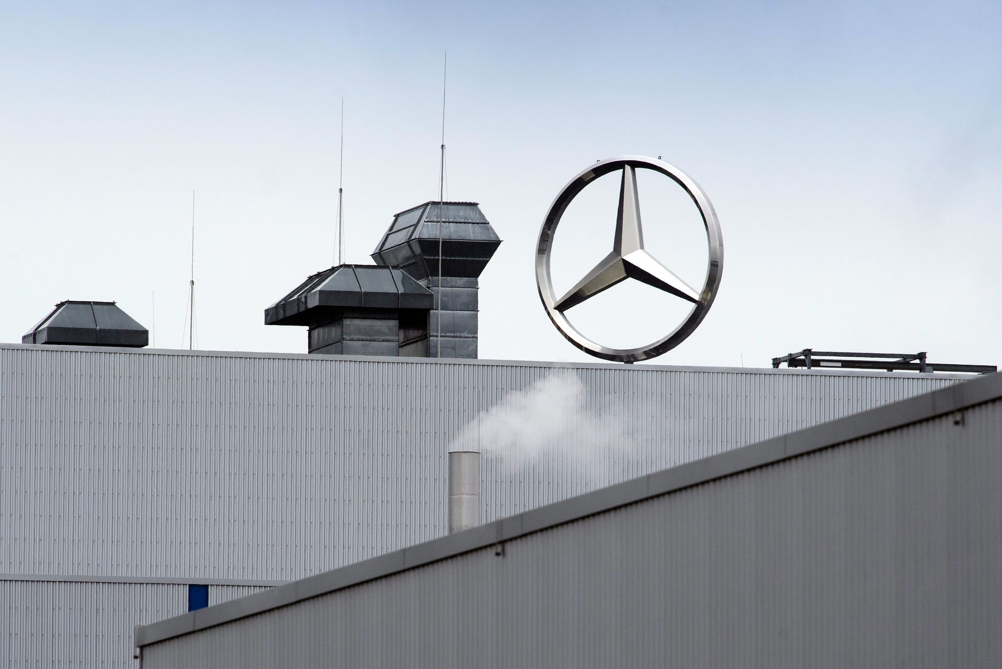 Mercedes-Benz will die Serienproduktion des Sprinters in Ludwigsfelde bis 2029 auslaufen lassen (Archivbild).