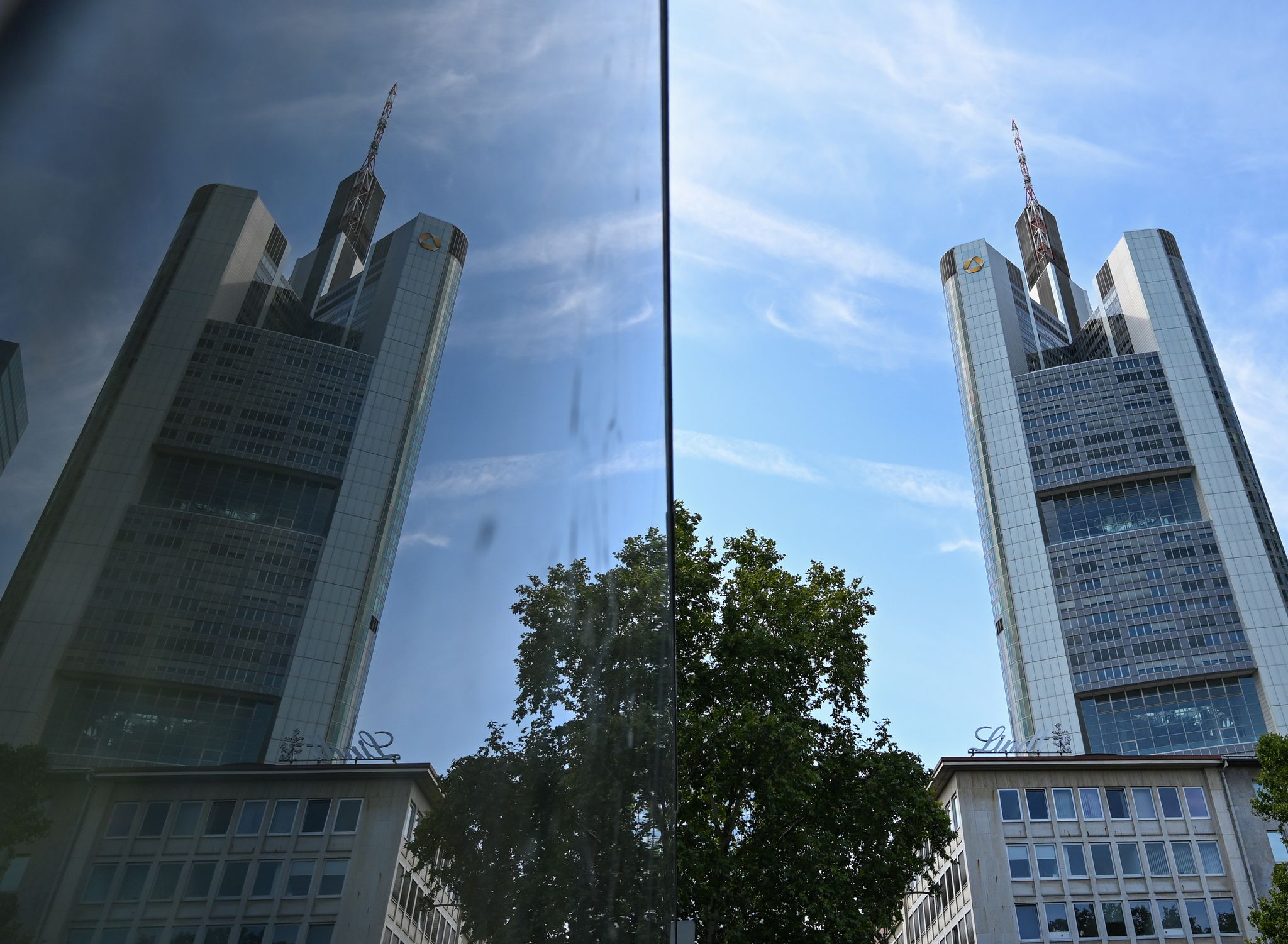 Stellenabbau und steigende Gewinne sollen der Commerzbank die Eigenständigkeit bewahren. (Archivbild)