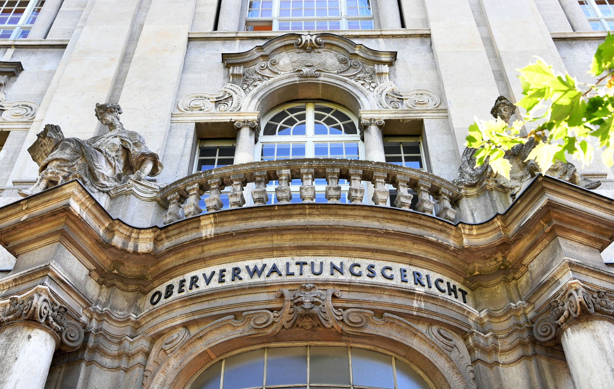 Bei der Berliner Justiz sind Dutzende Verfahren im Streit über die Visavergabe an Afghanen mit Aufnahmezusage eingegangen. (Symbolbild)