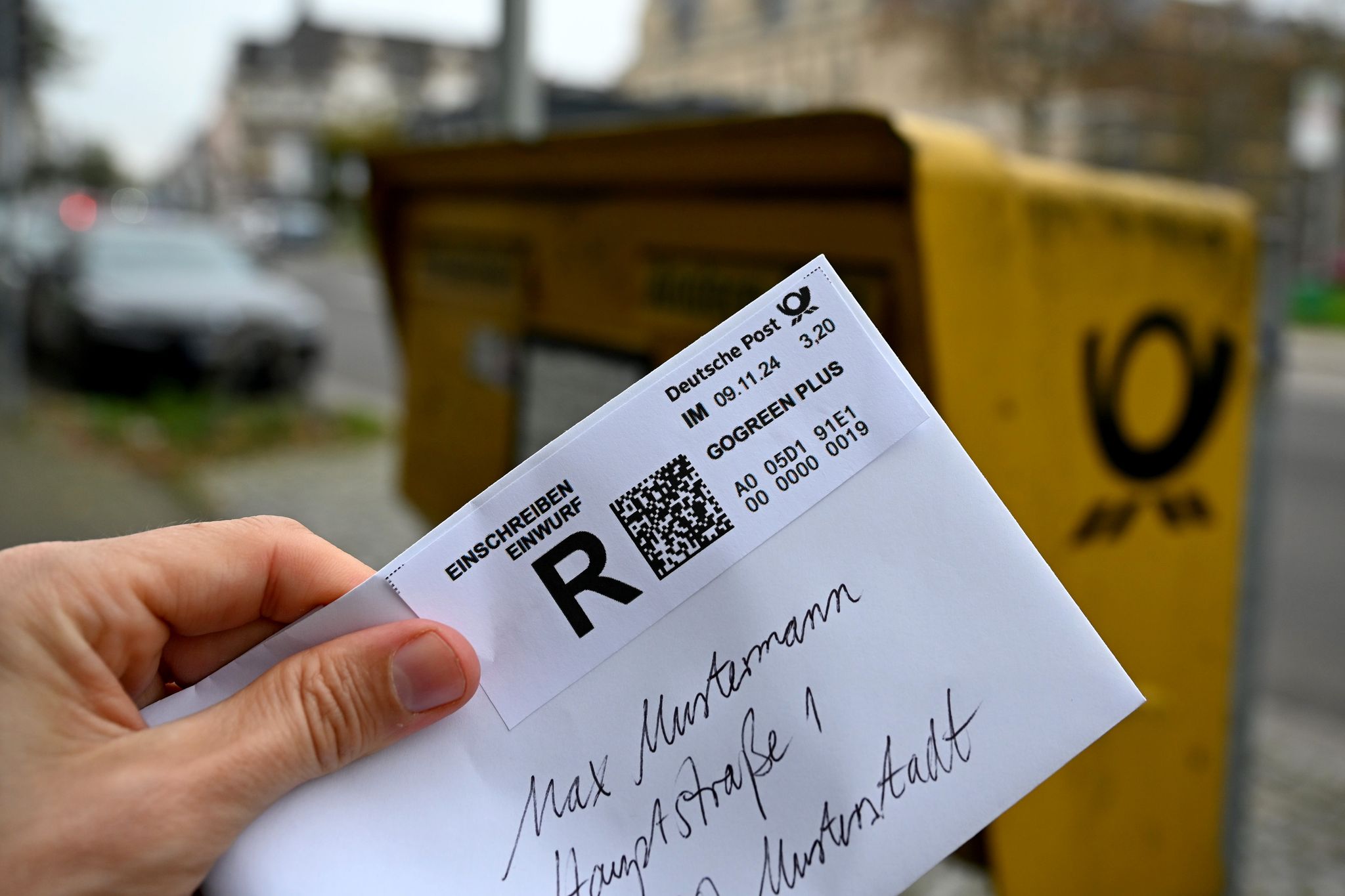 Die Deutsche Post muss künftig deutlich darauf hinweisen, dass bei gewöhnlichen Einschreiben die Haftung auf 25 Euro begrenzt ist. (Symbolbild)