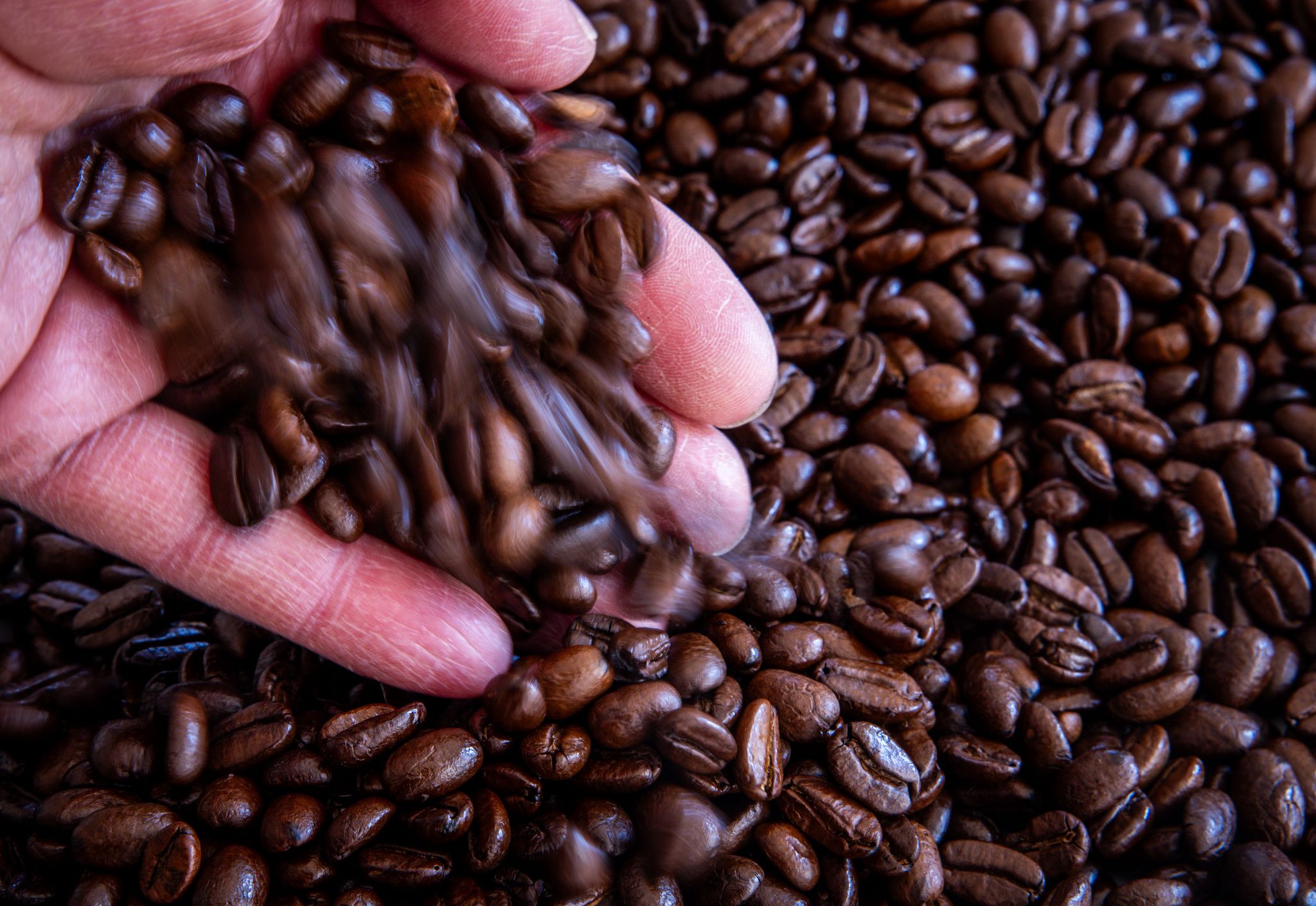 Kaffee und Schokolade waren im August deutlich teurer als ein Jahr zuvor. (Archivbild)