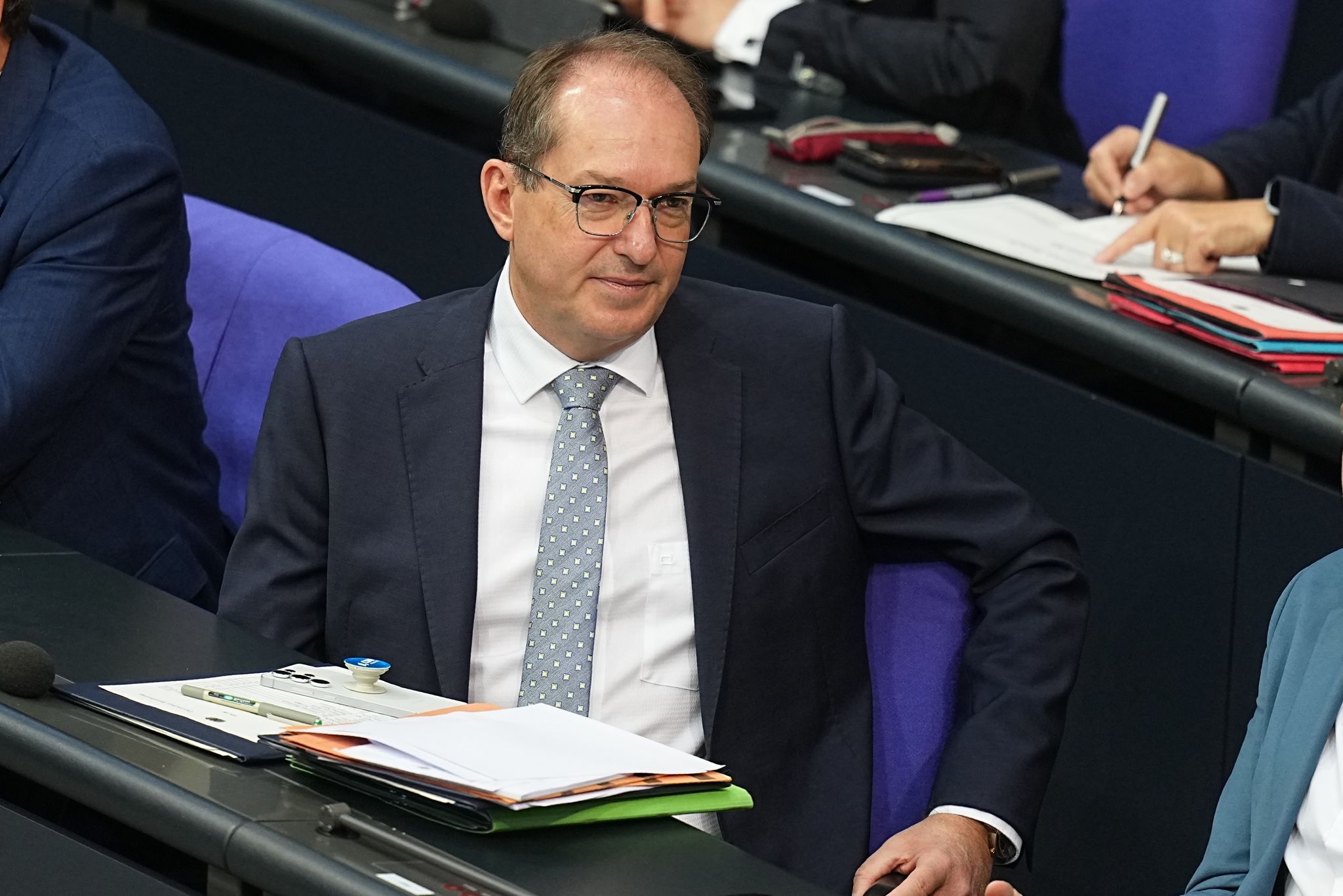 Bundesinnenminister Alexander Dobrindt (CSU) will sich verstärkt um  unerlaubte Drohnenüberflüge kümmern.