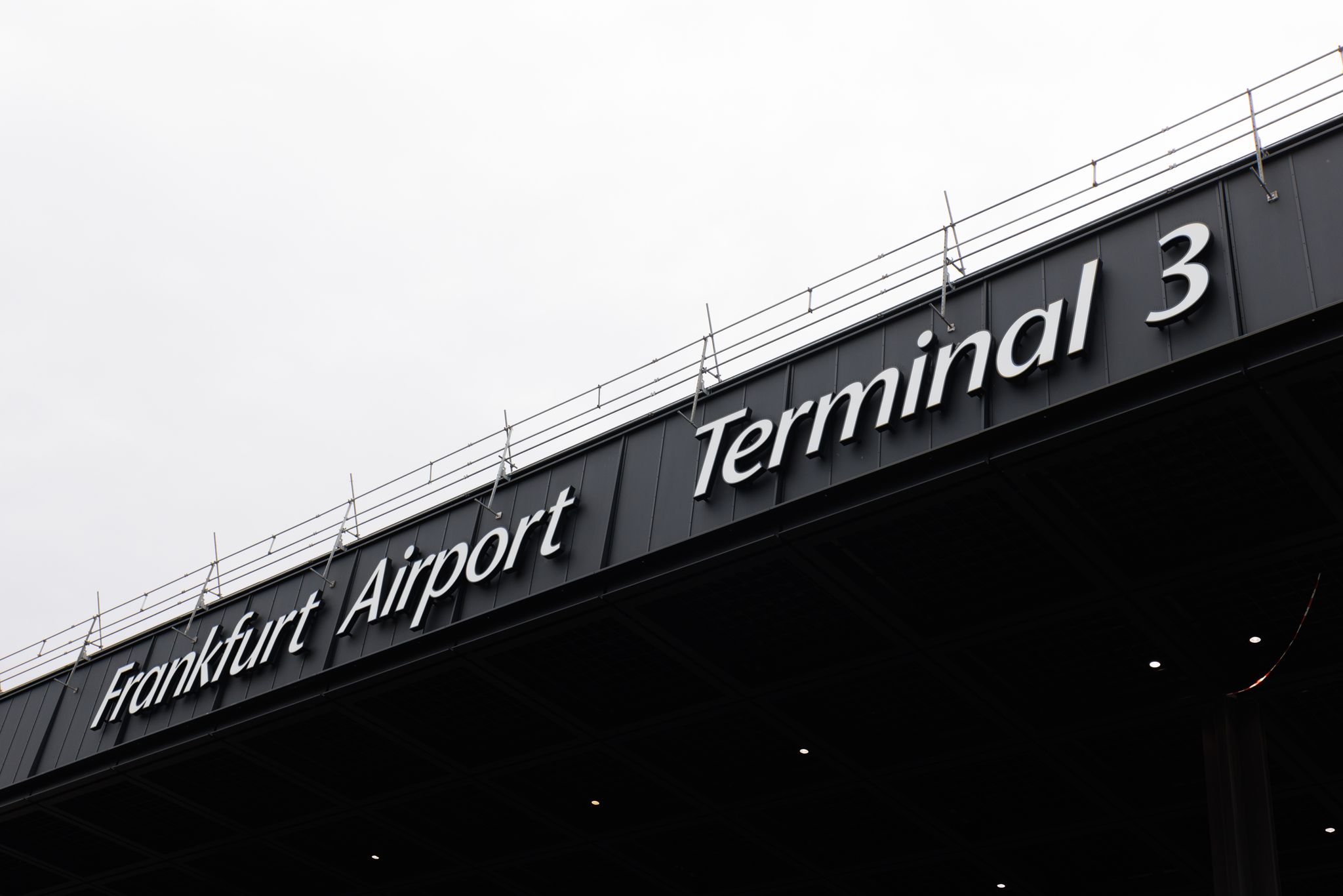Bevor das neue Terminal in Betrieb geht, plant der Flughafenbetreiber Fraport einen Testlauf. (Archivbild)