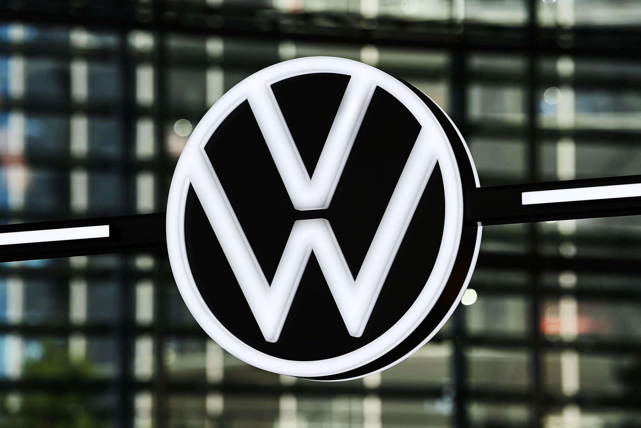 VW-Papiere sinken nach neuen Milliardenbelastungen im Konzern stark