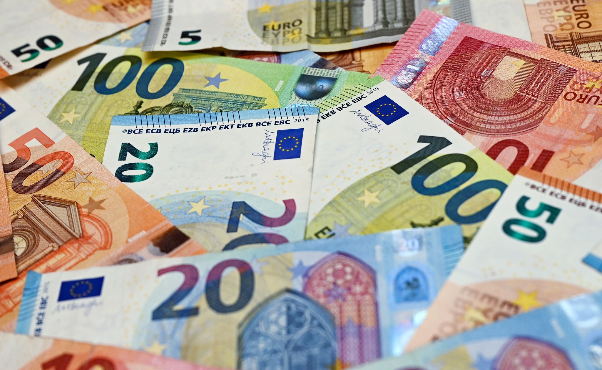 Verbraucherzentrale fordert einen besseren Schutz vor Betrug bei Online-Krediten. (Symbolbild)