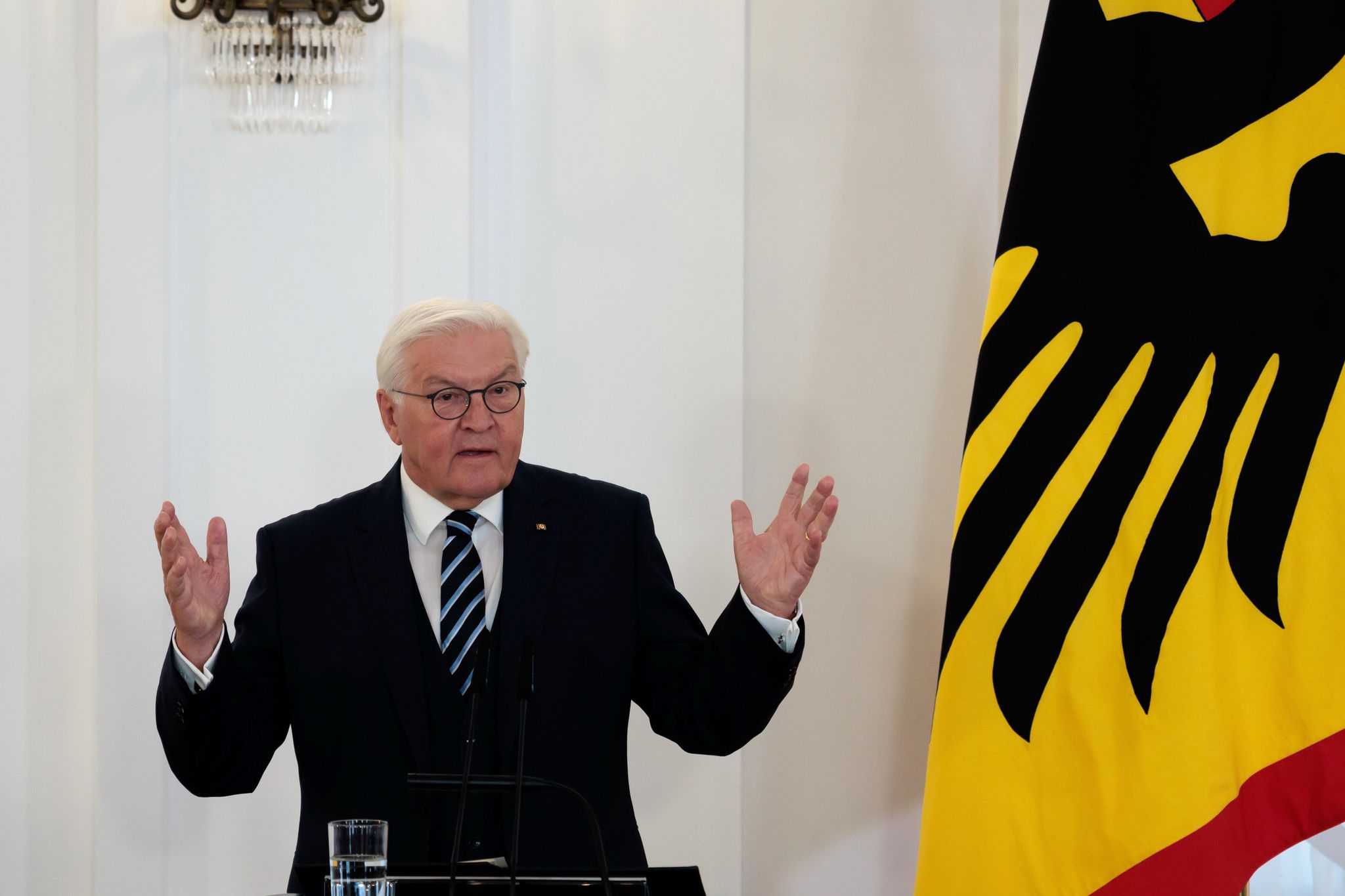 Kurz vor dem 35. Jahrestag der Deutschen Einheit richtet der Bundespräsident eine Mahnung an alle in Ost und West.